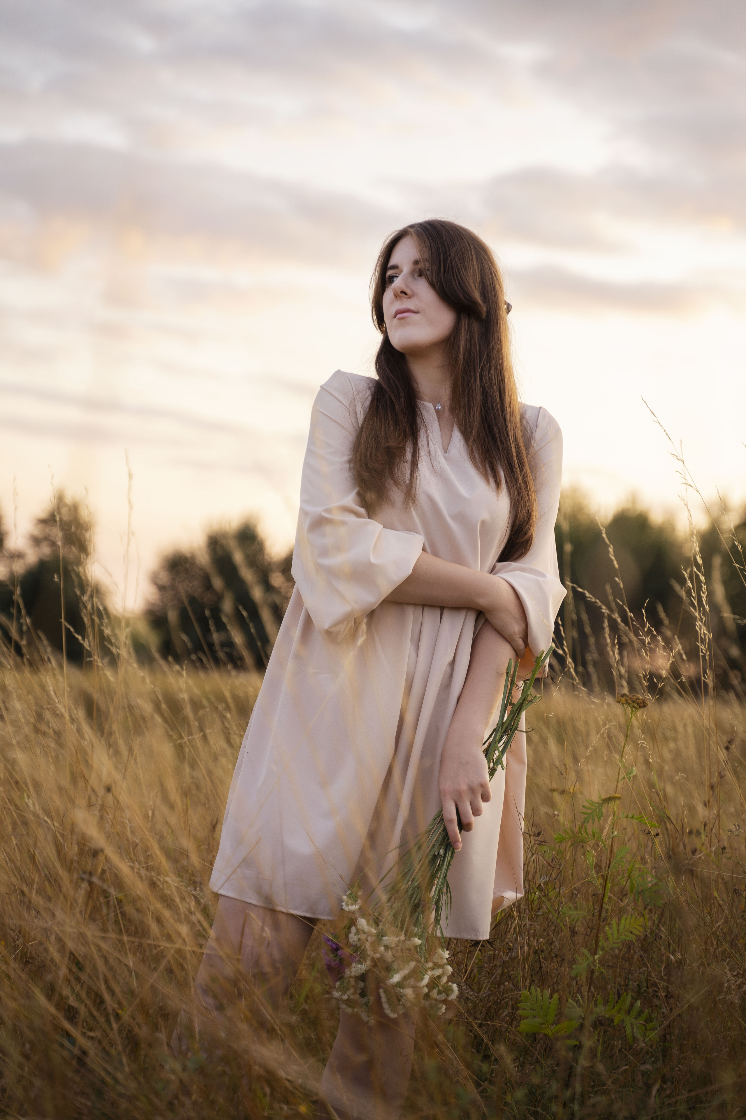 Александра (фотосессия в поле). Фотограф Вера Зверуго в Орле
