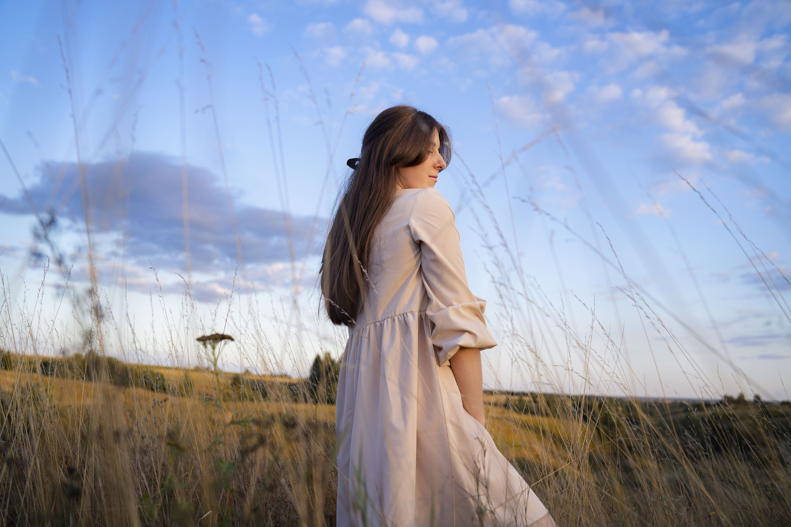 Александра (фотосессия в поле). Фотограф Вера Зверуго в Орле