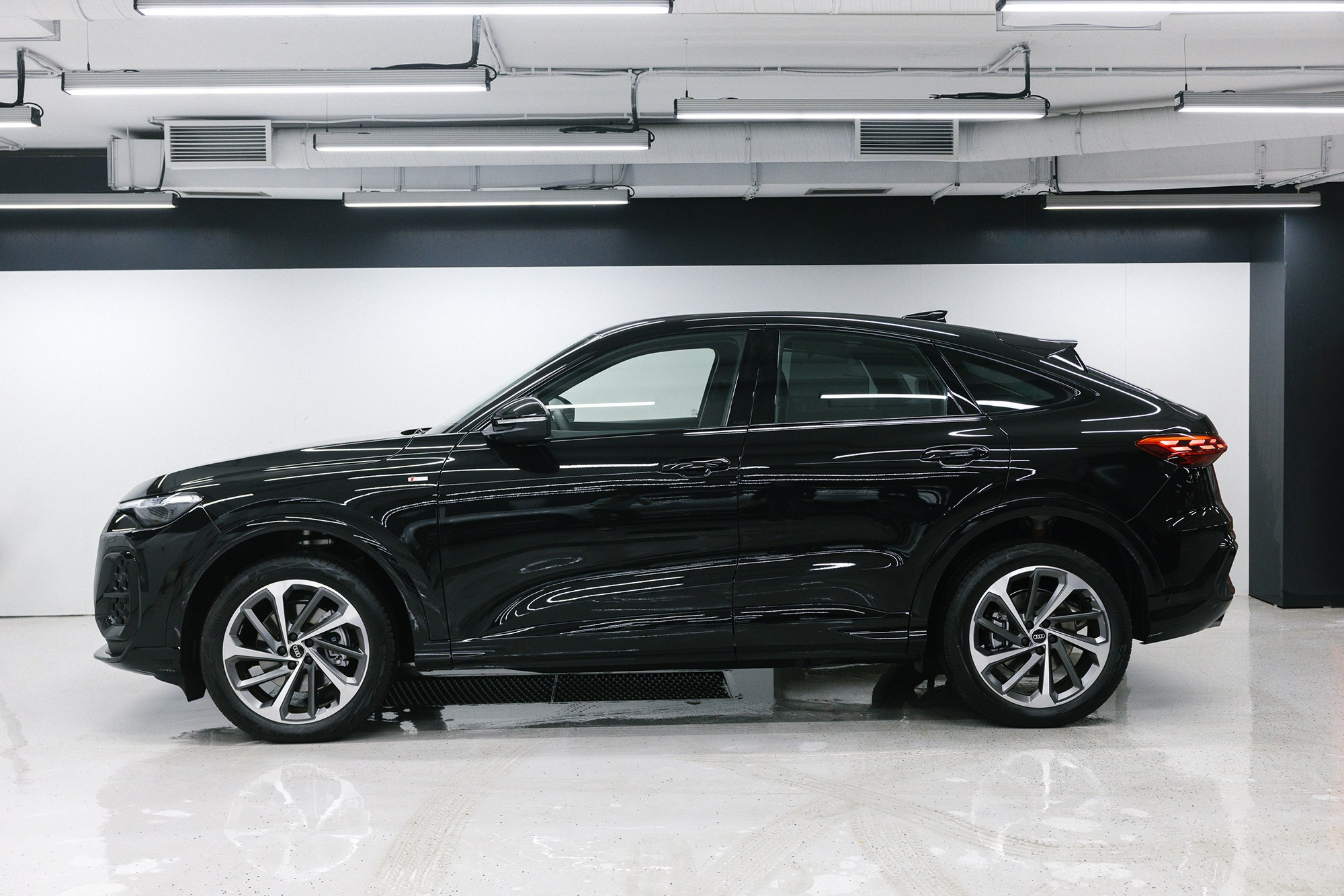 Audi Q5 Sportback 40 TFSI 2.0 quattro S tronic (204 л. с.). Автосалон «Х-Авто»