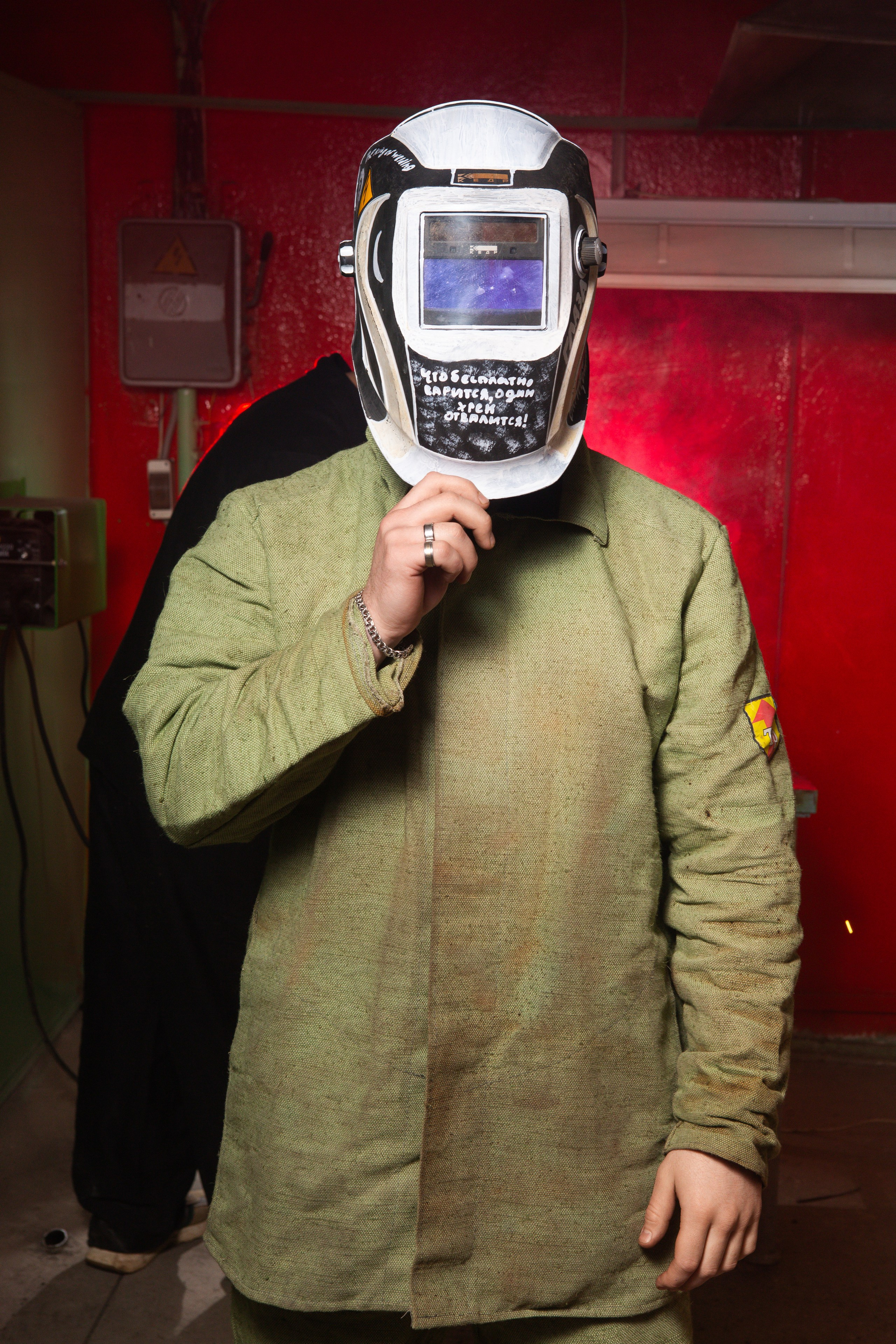 Портретная Фотосессия в Цеху для Выпускников Сварщиков | Твой Альбом Мценск. ТВОЙ АЛЬБОМ / ТВОИ ПРАВИЛА