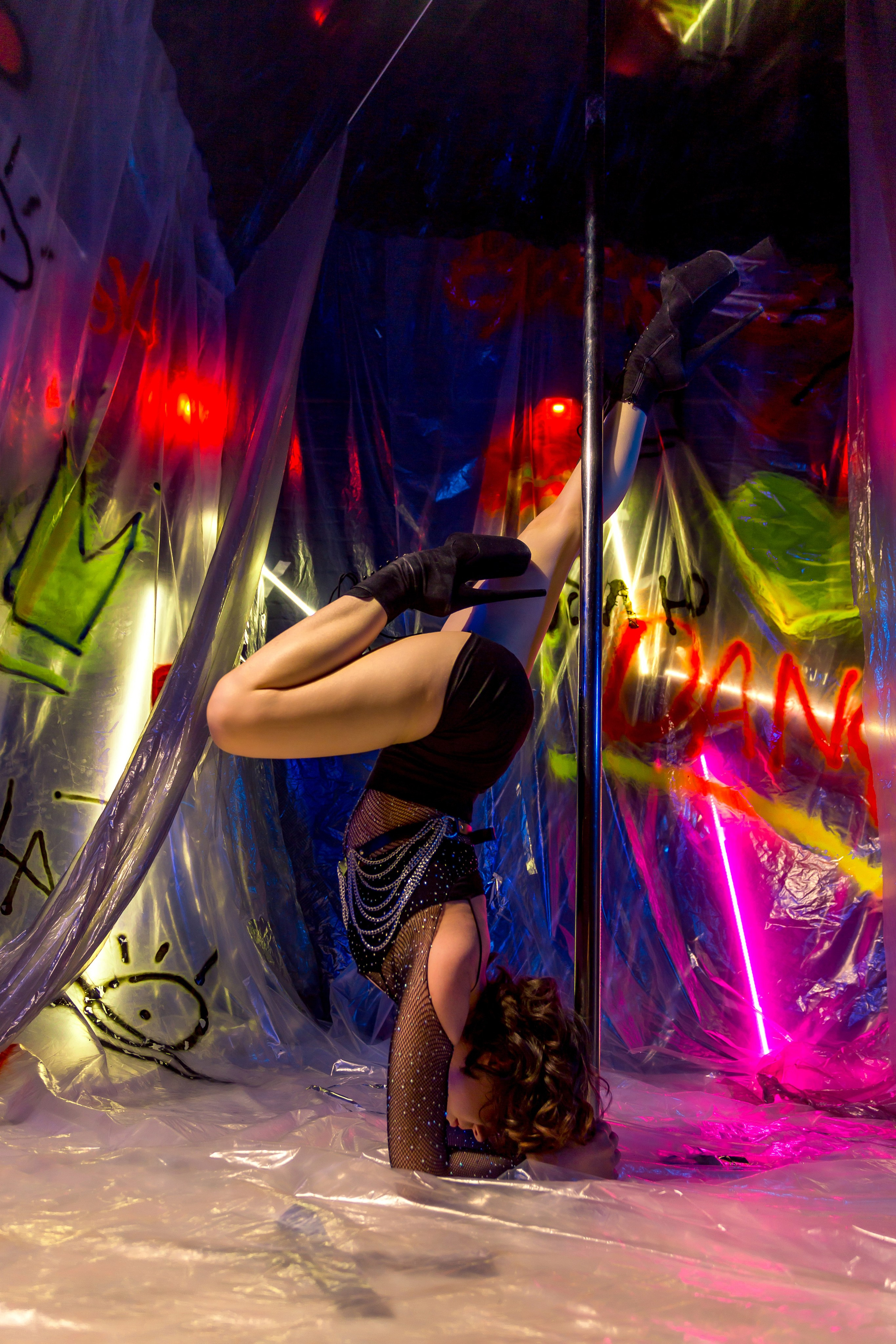 Тематическая фотосессия на пилоне