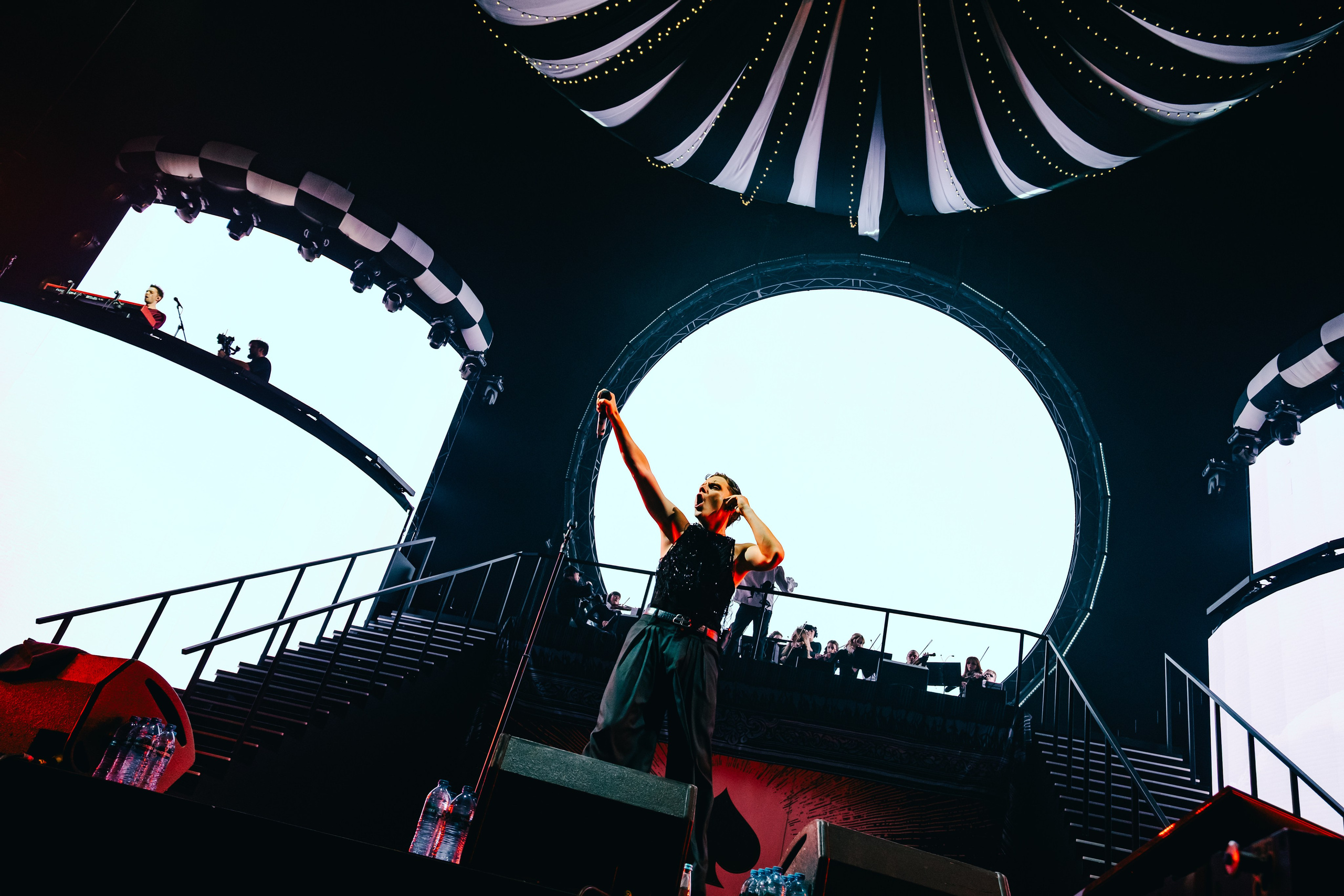 ВАНЯ ДМИТРИЕНКО В МЕГАСПОРТЕ 07.11.25. Концертный и репортажный фотограф в Москве и Санкт-Петербурге Мария