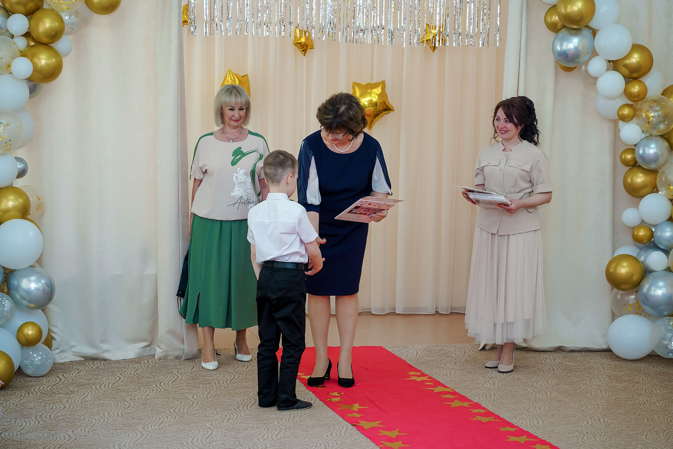 Фотосъемка видеосъёмка фотограф видеооператор новогодних утренников  в. Фотограф, видеооператор Нина Коршунова