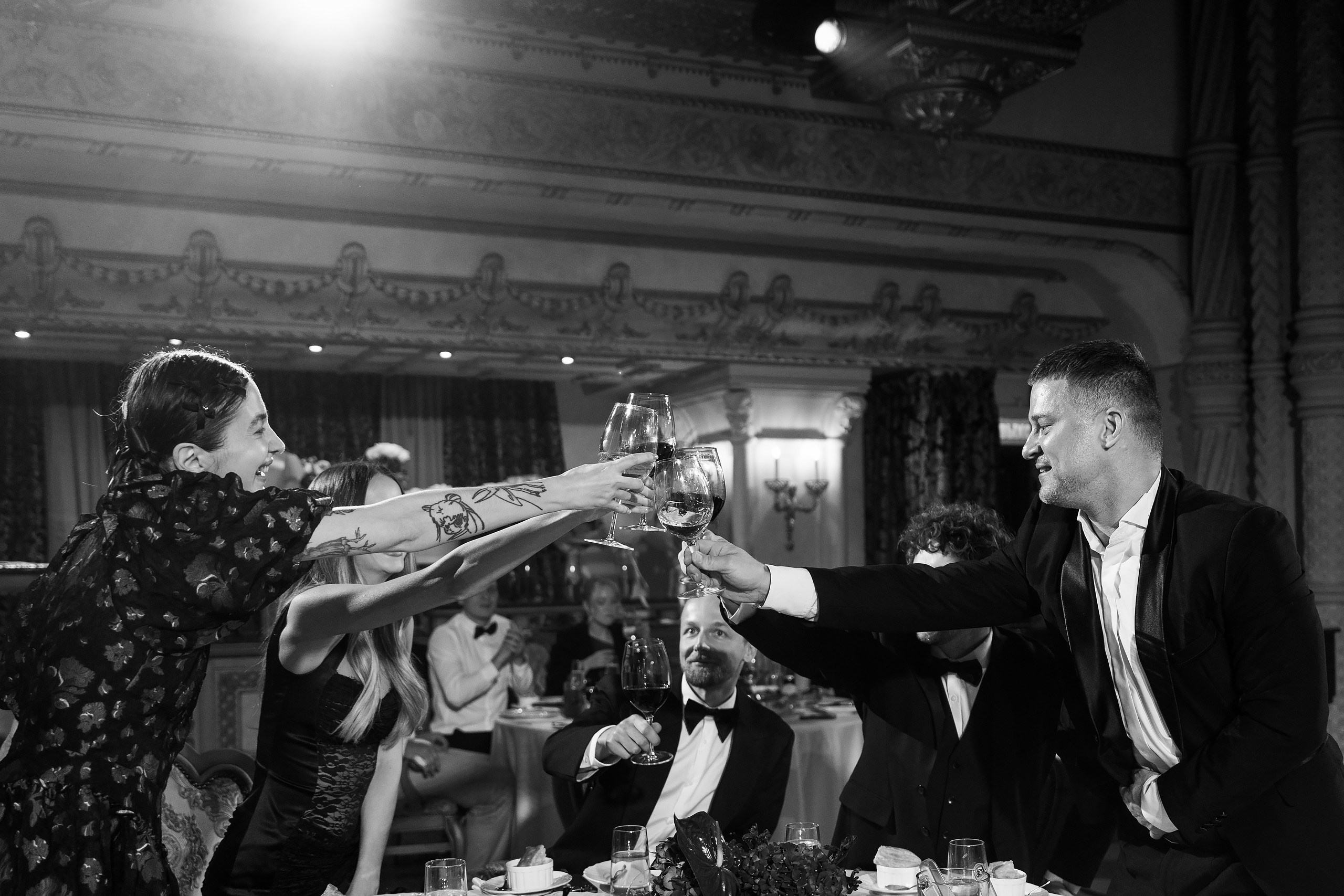 Эмоциональная свадебная фотосъемка в концертном зале Veneziano. Саша Потапкин Фотограф. Сочи, Екатеринбург, Москва