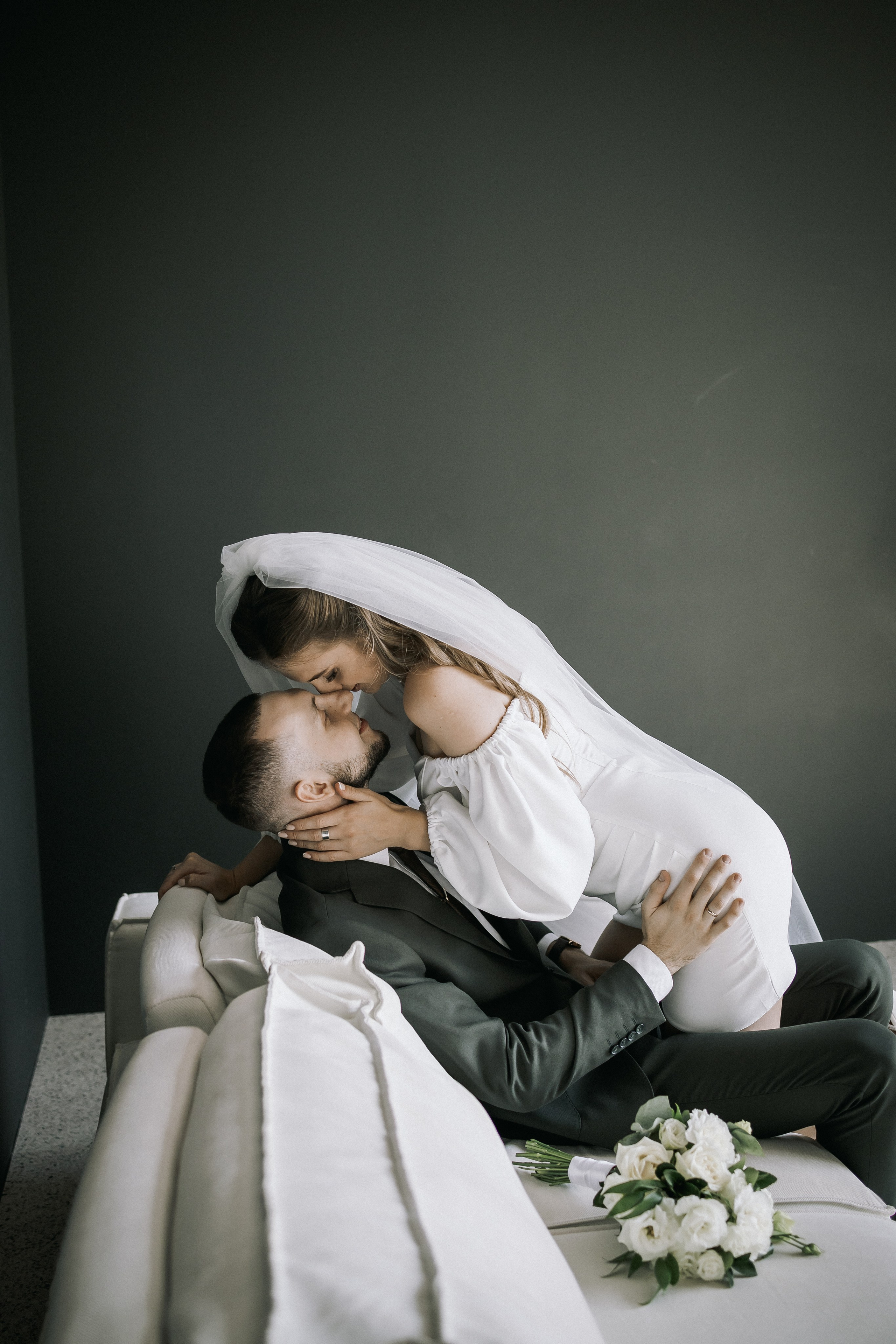 Свадебная прогулка. Эвелина и Дмитрий. Свадебная фотография. Арина Рубах