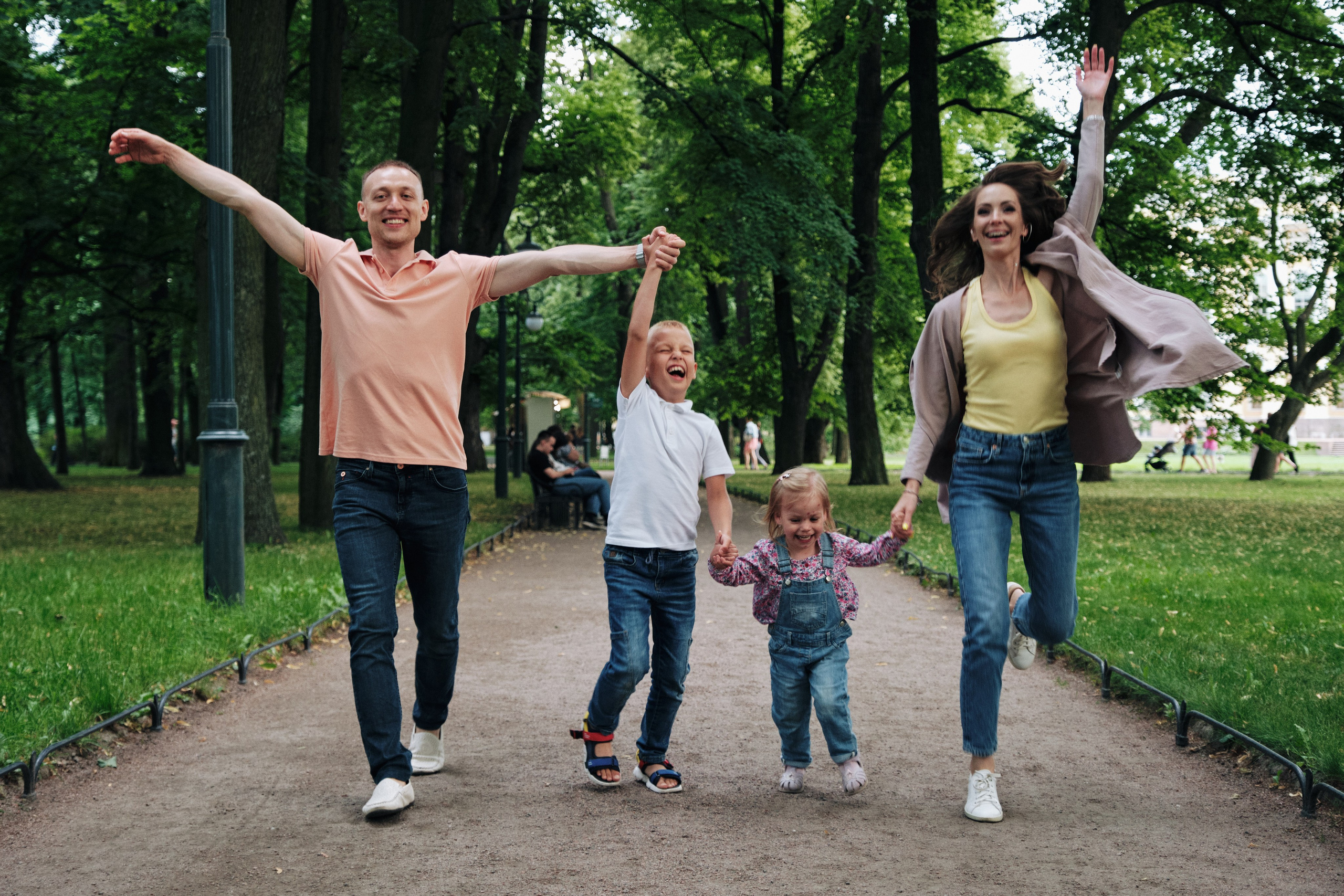 Семейная фотосессия в саду