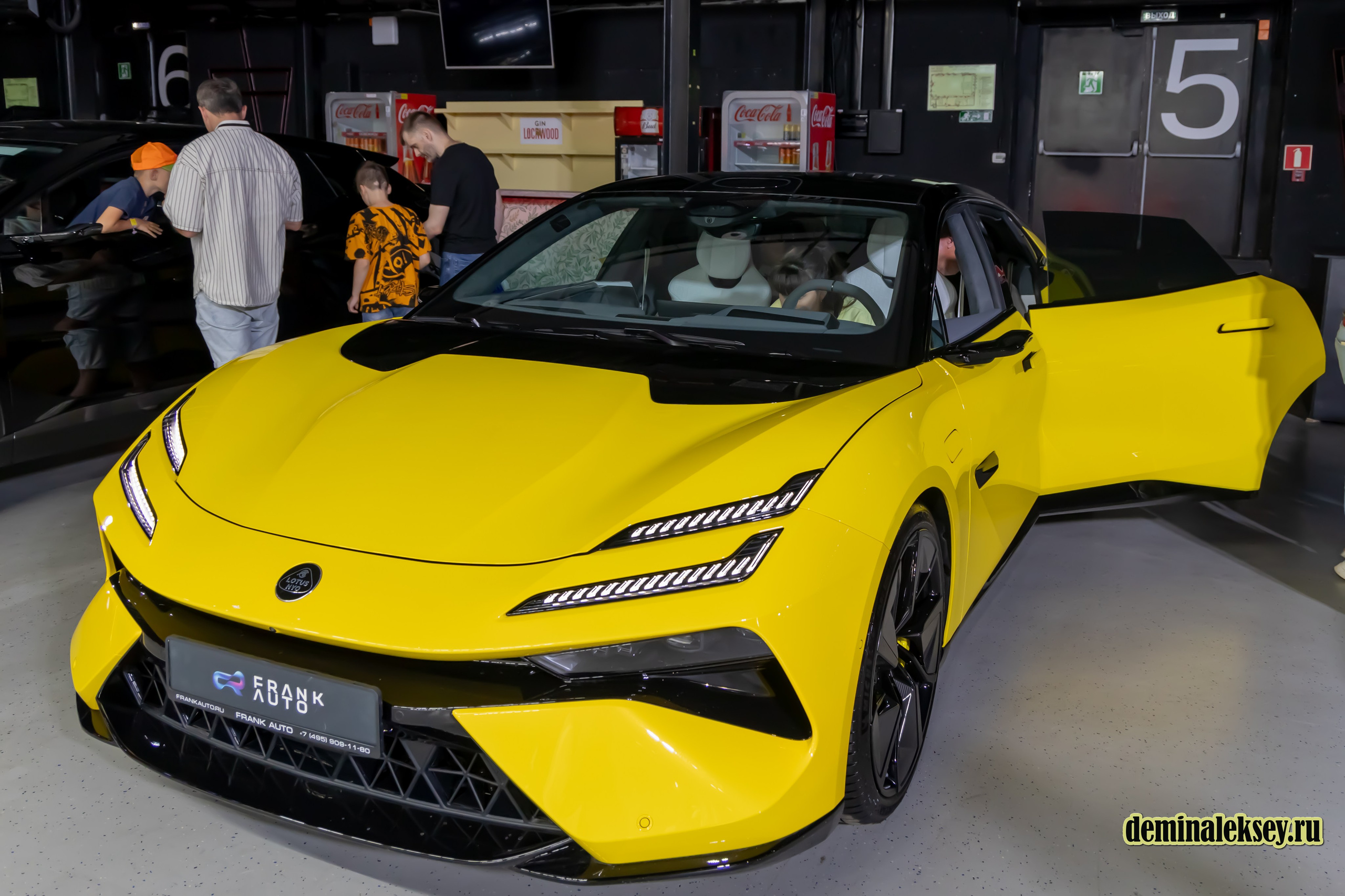 Chinese Motor Show 2024. Репортажный, семейный и студийный фотограф в Москве Демин Алексей