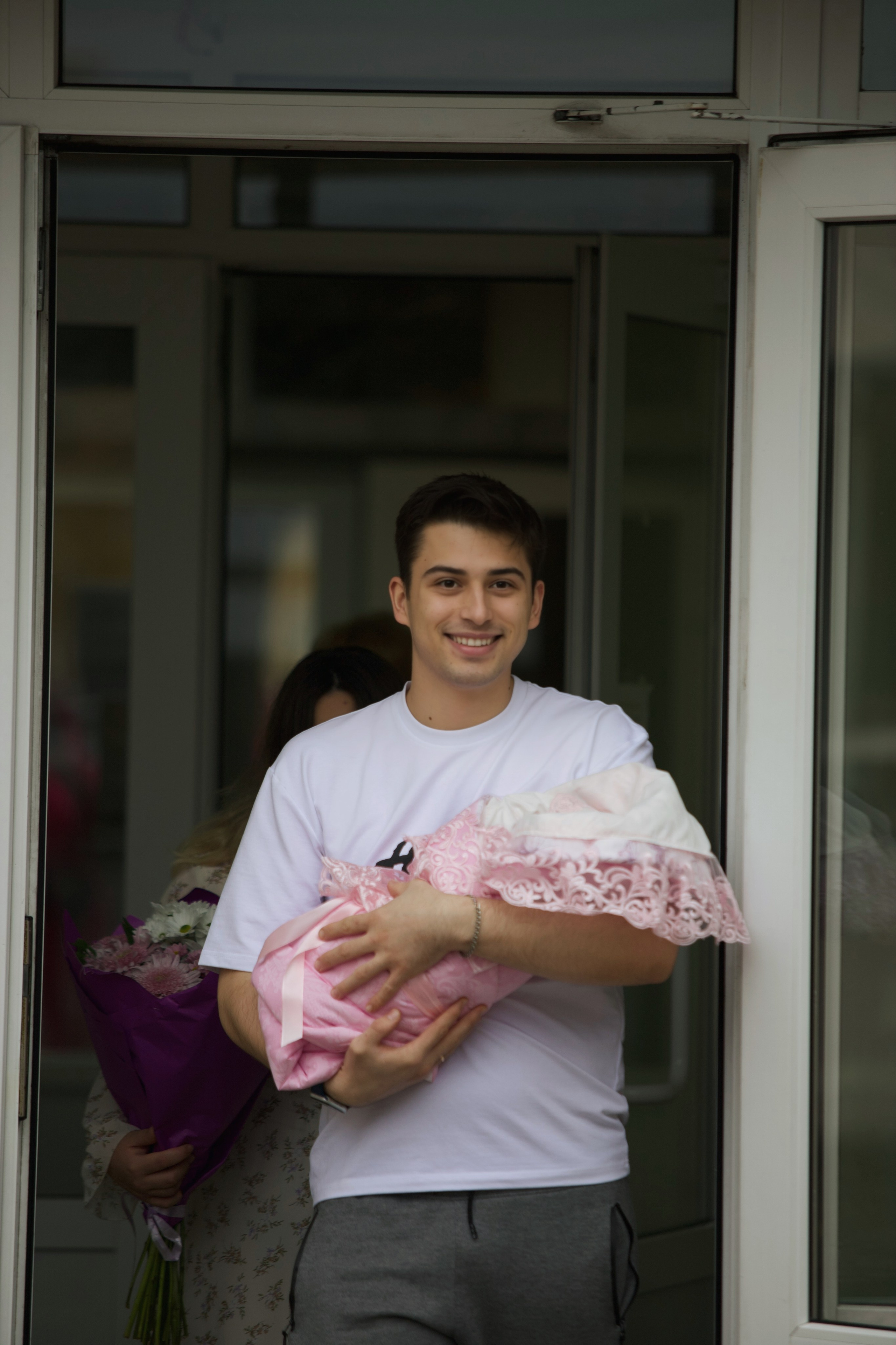 Выписка Аня и Давид. Репортажный фотограф Анапа