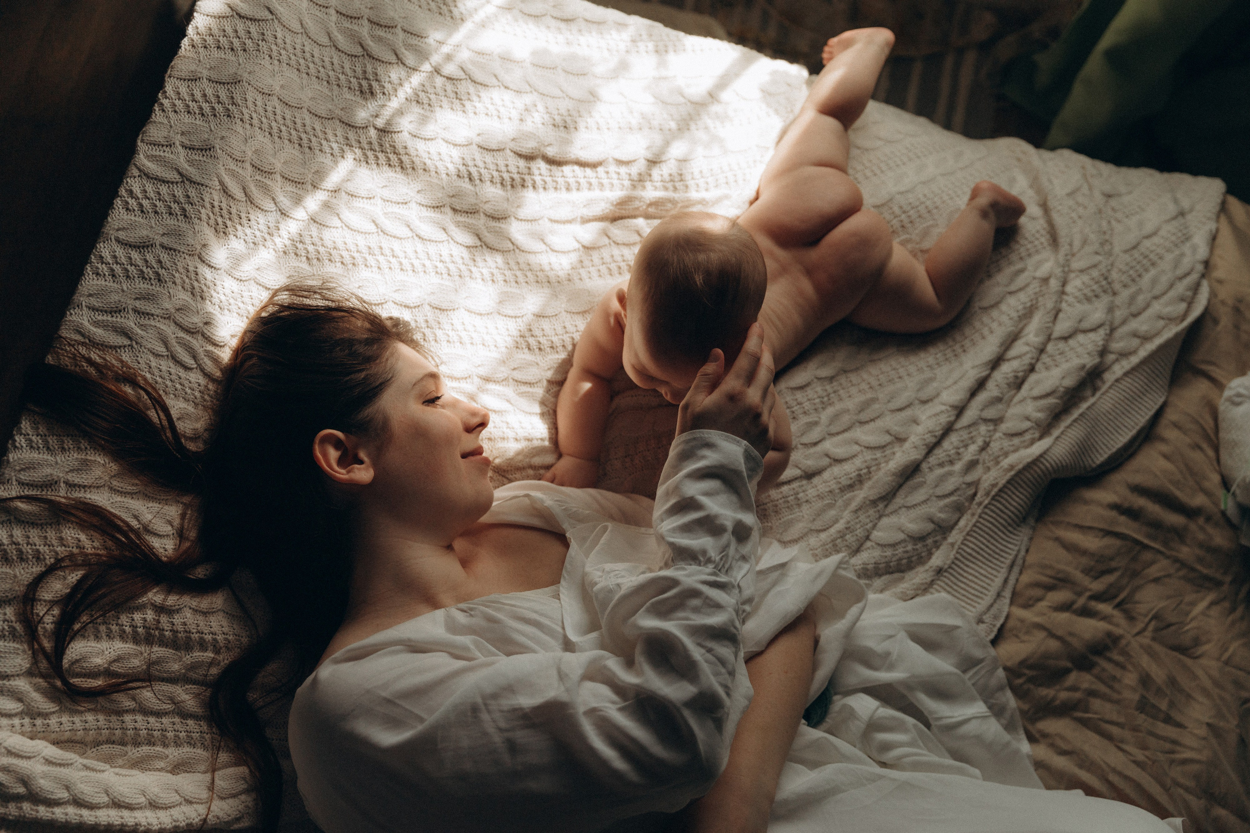 Мама и малыш, домашняя история. Фотограф Ульяна Дивина в Нижнем Новгороде и Нижегородской области