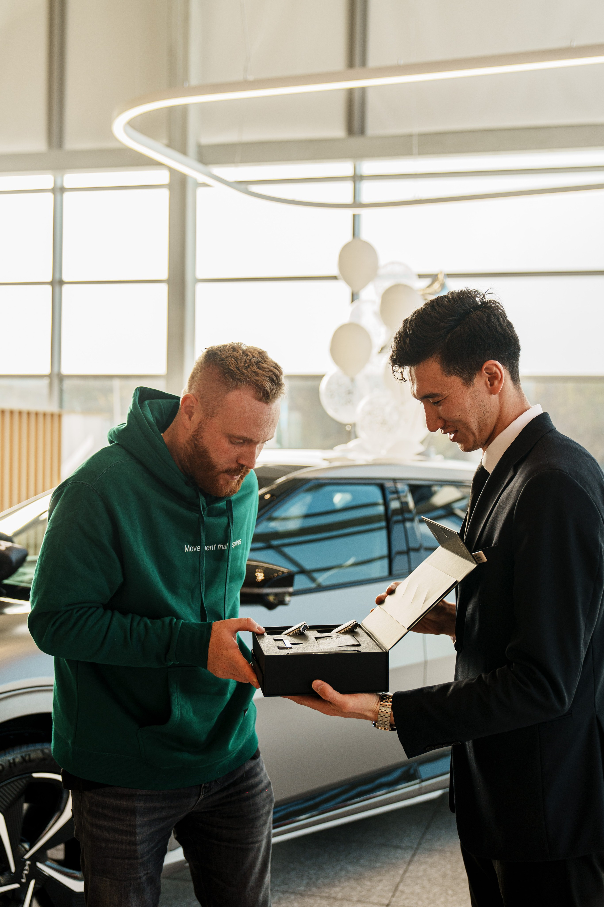 Kia EV6 Вручение Евгений Чебаткову. Фотограф TAULAN_1