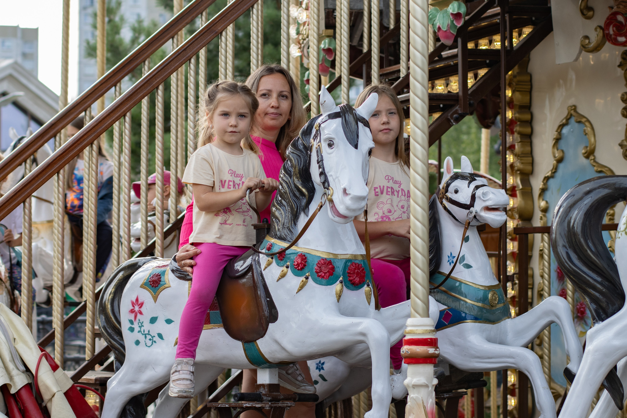 Две сестрички в парке. Главная