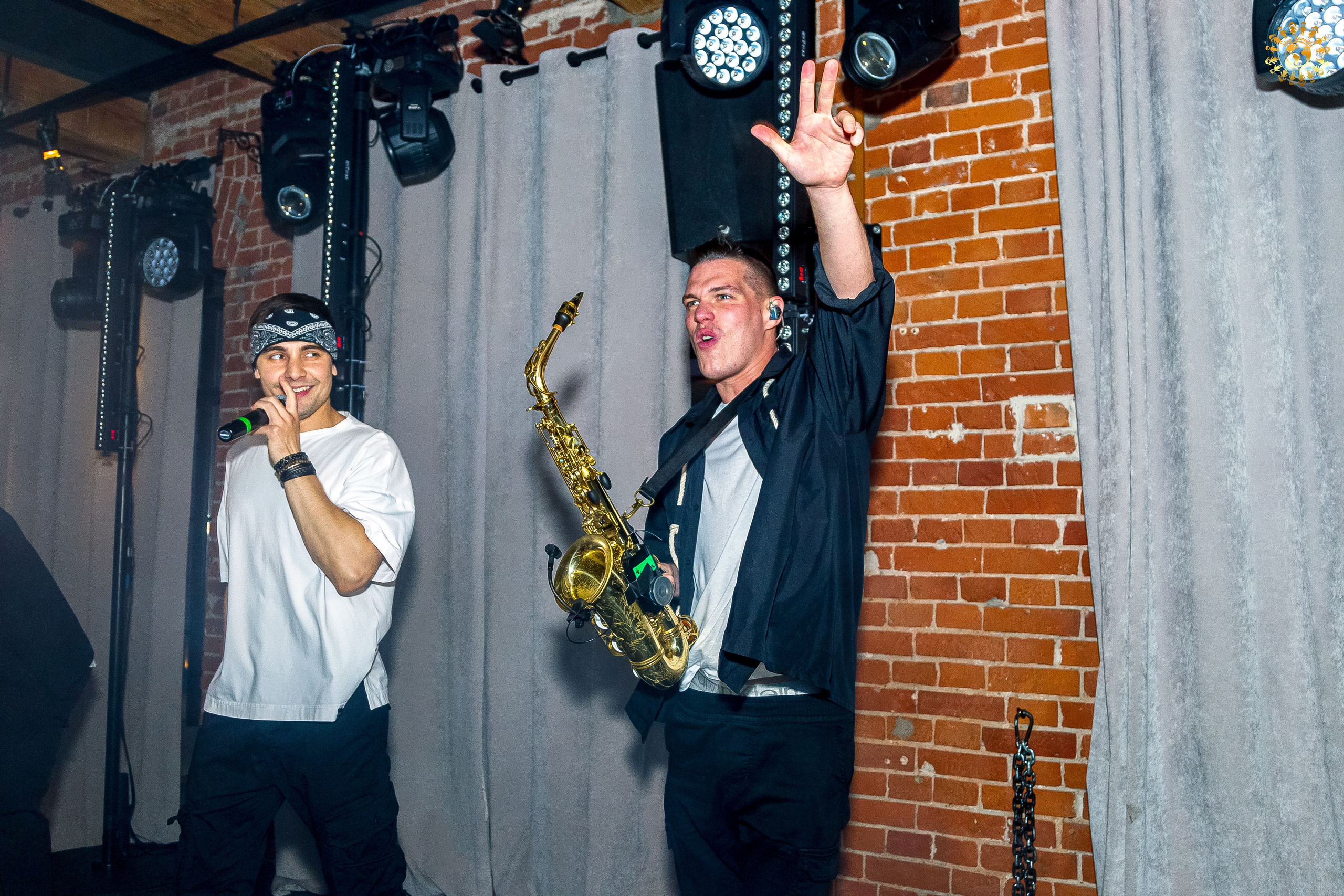 Выпускной 2023 (11-е классы) клуб «Джаггер», Москва. Репортажная съемка в Москве и области. Анималистика