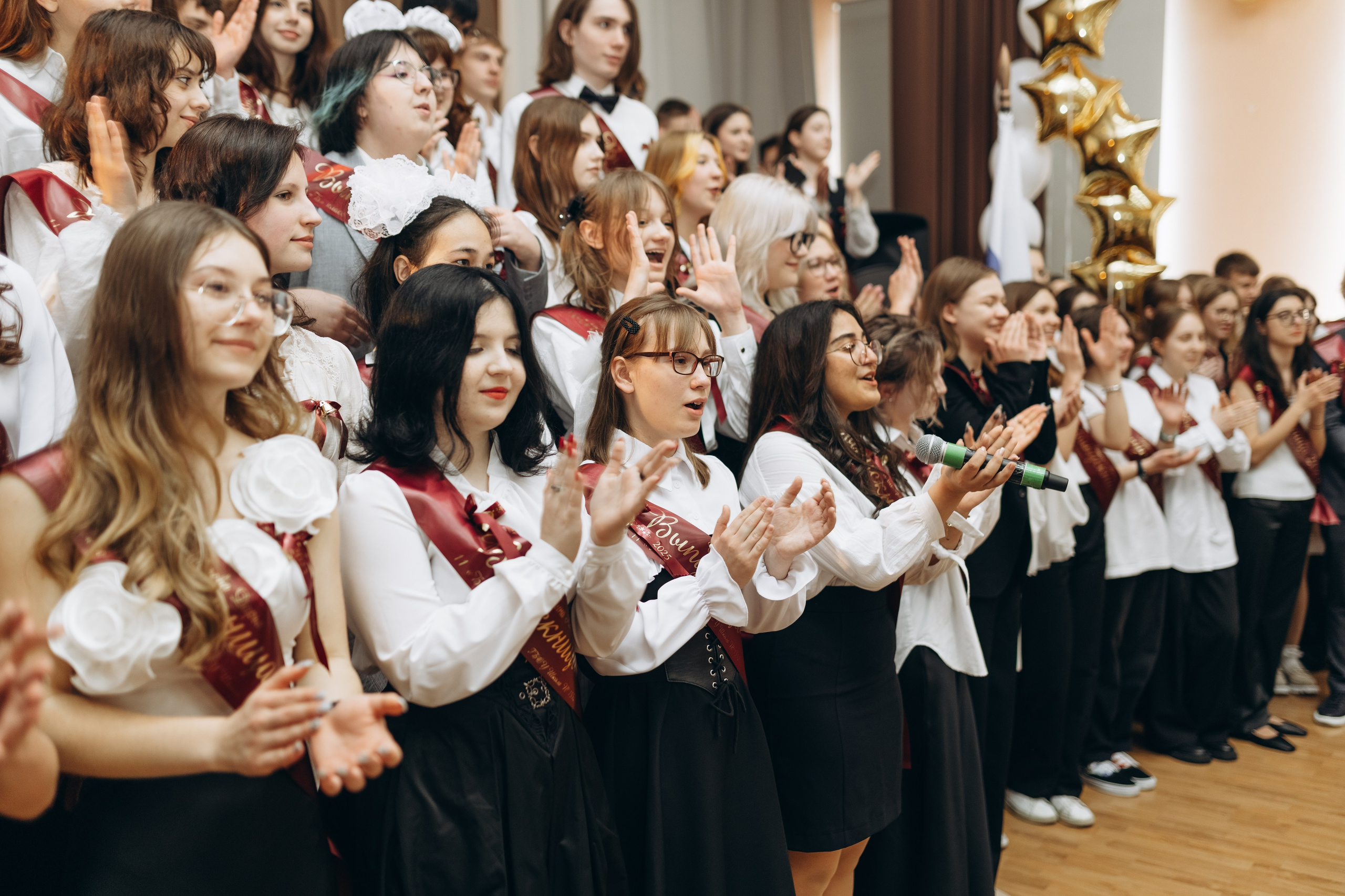 Последний звонок концерт+ фотозона. Фотограф Людмила Оюн