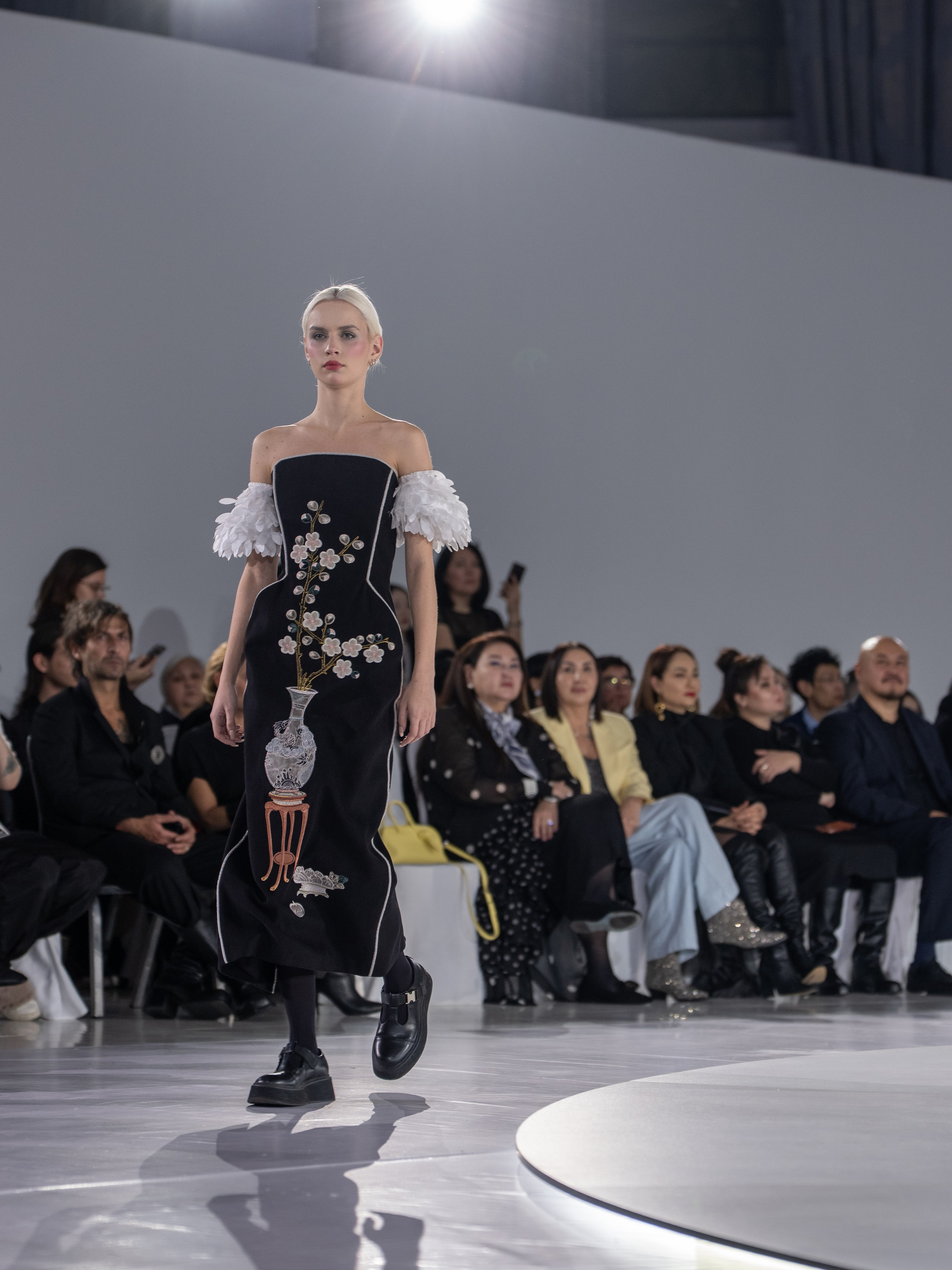 Дизайнер Stas Lopatkin. Сайт Алматинского НЮ АРТ, будуар и фэшн фотографа Дениса Карпенко