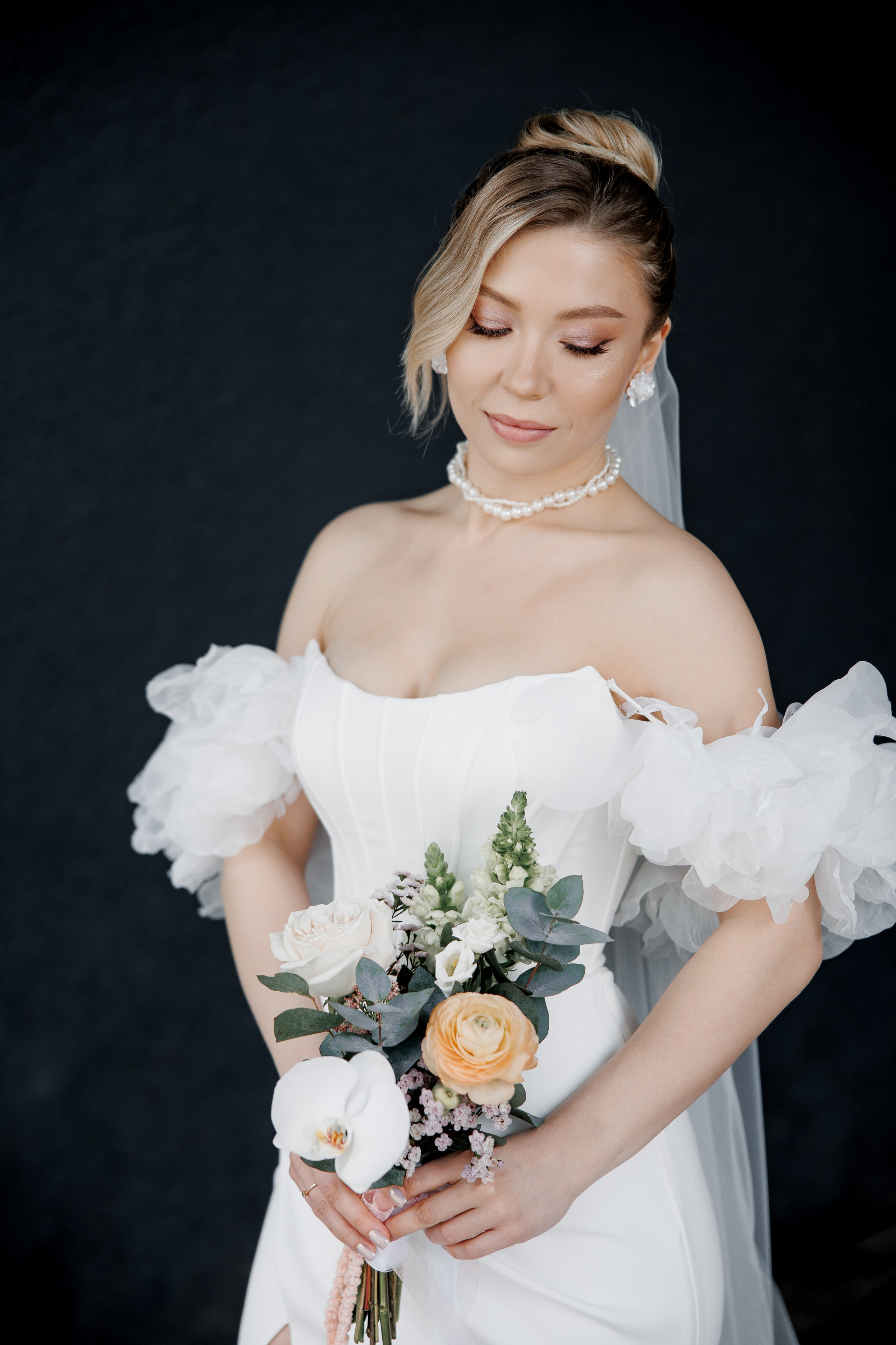  Букет невесты на заказ, букет для невесты Москва, свадебный флорист, флорист на свадьбу, сборка букета на свадьбу, ручная работа, букет для невесты ручной работы, букет невесты ручной работы . бутоньерка жениха в подарок, авторский букет для невесты, современный букет невесты. . авторский букет невесты, современный букет невесты, невеста 2025,  букет невесты, свадебный букет, свадьба 2025, свадебный букет, свадебный букет невесты, флорист на свадьбу, флорист фрилансер, флорист москва, ручная работа, яркий букет невесты, современный букет невесты, весенний букет невесты, антуриум, амарант, французские тюльпаны, аллиум, гиацинт, флорист на свадьбу, хороший флорист, флорист фрилансер, букет по фото, флорист профессионал