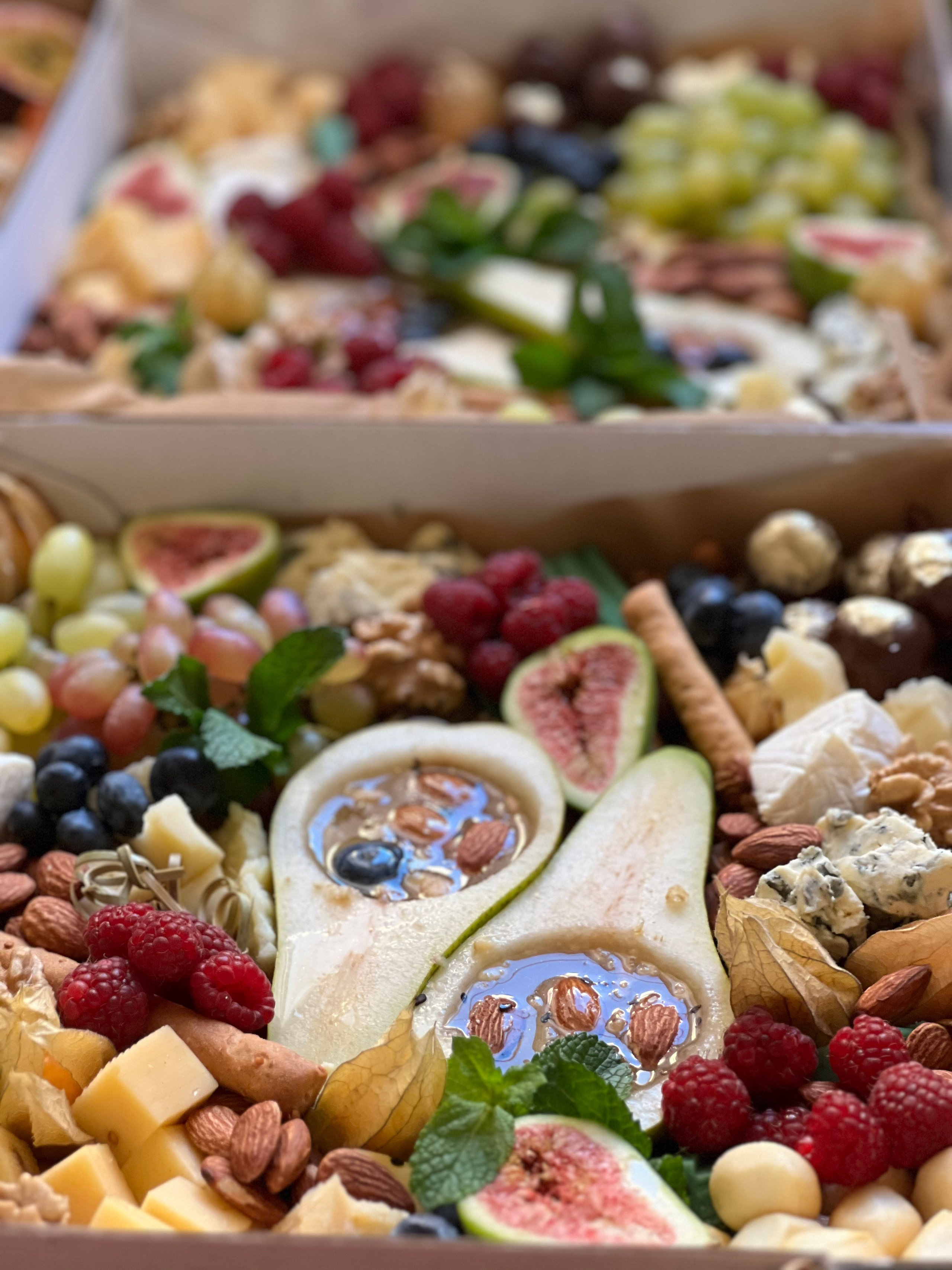 ГастроБоксы. Выездной кейтеринг, съедобные букеты, торты и сладости на заказ