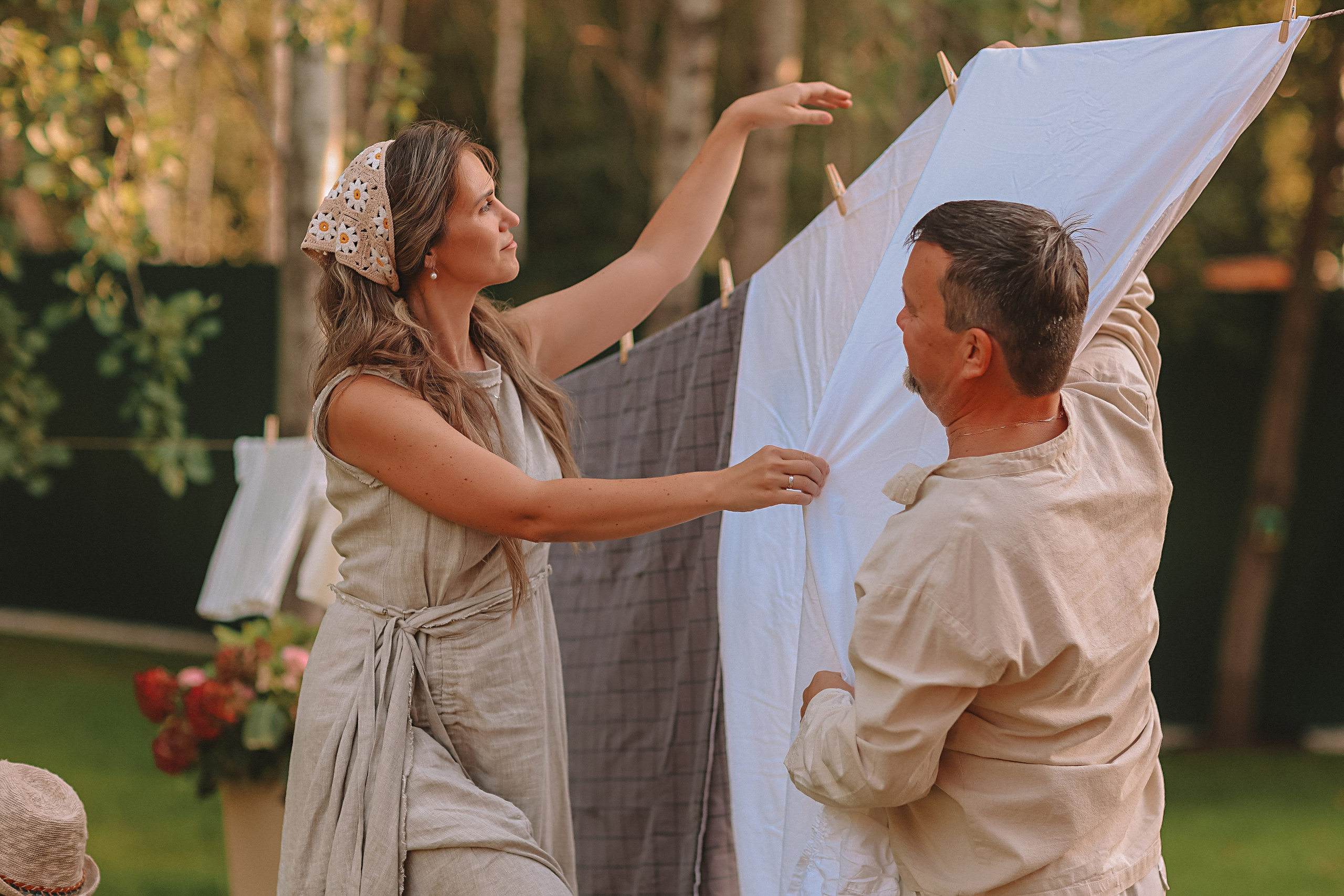 Стирка у дома. Семейный фотограф Тюмень, фотограф на роды Салмина Мария