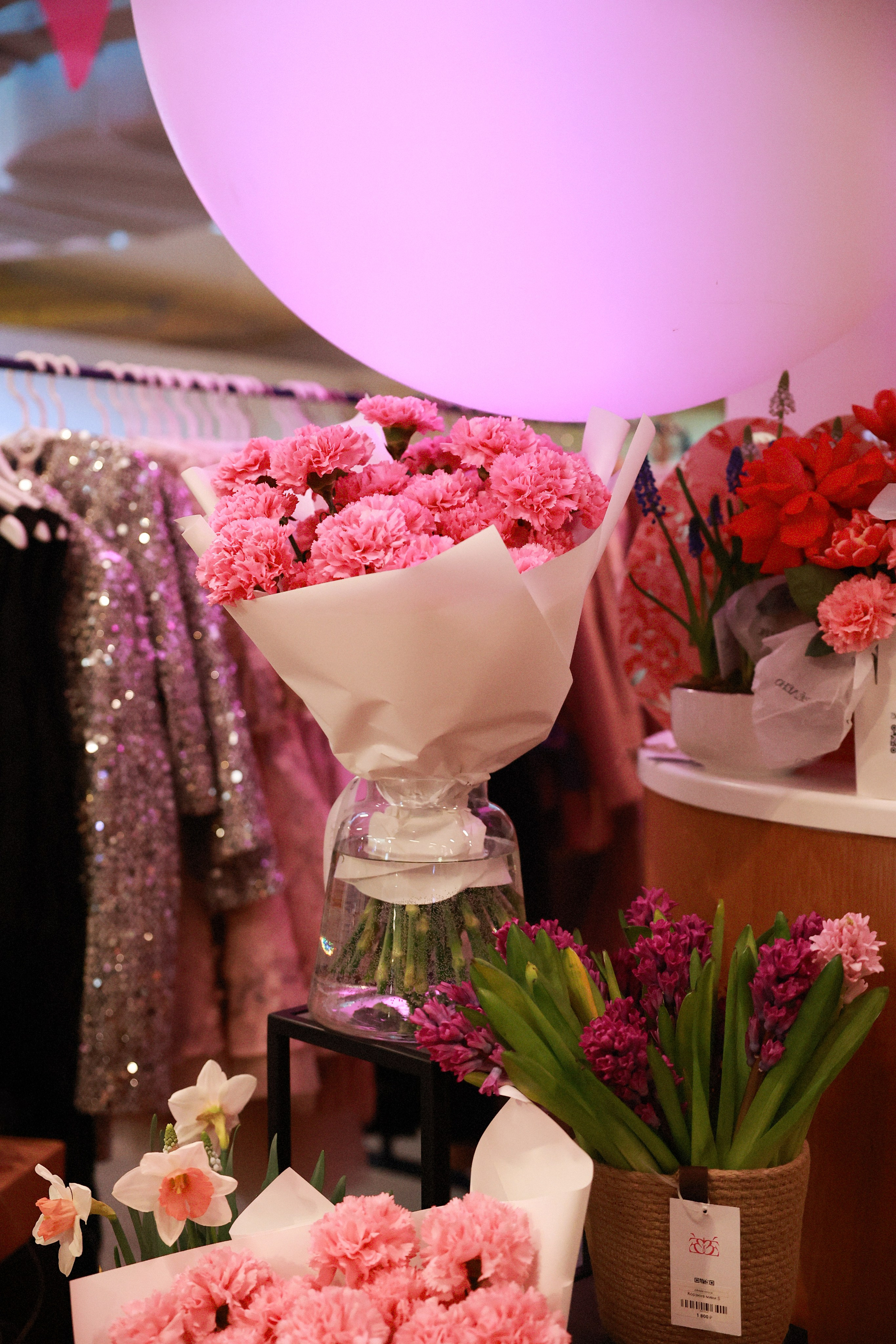 7–8 марта 2025 в пространстве «Три вокзала. Депо» / День 1 / фото Саша Жукова. Фотоотчеты «Ламбада-маркета»