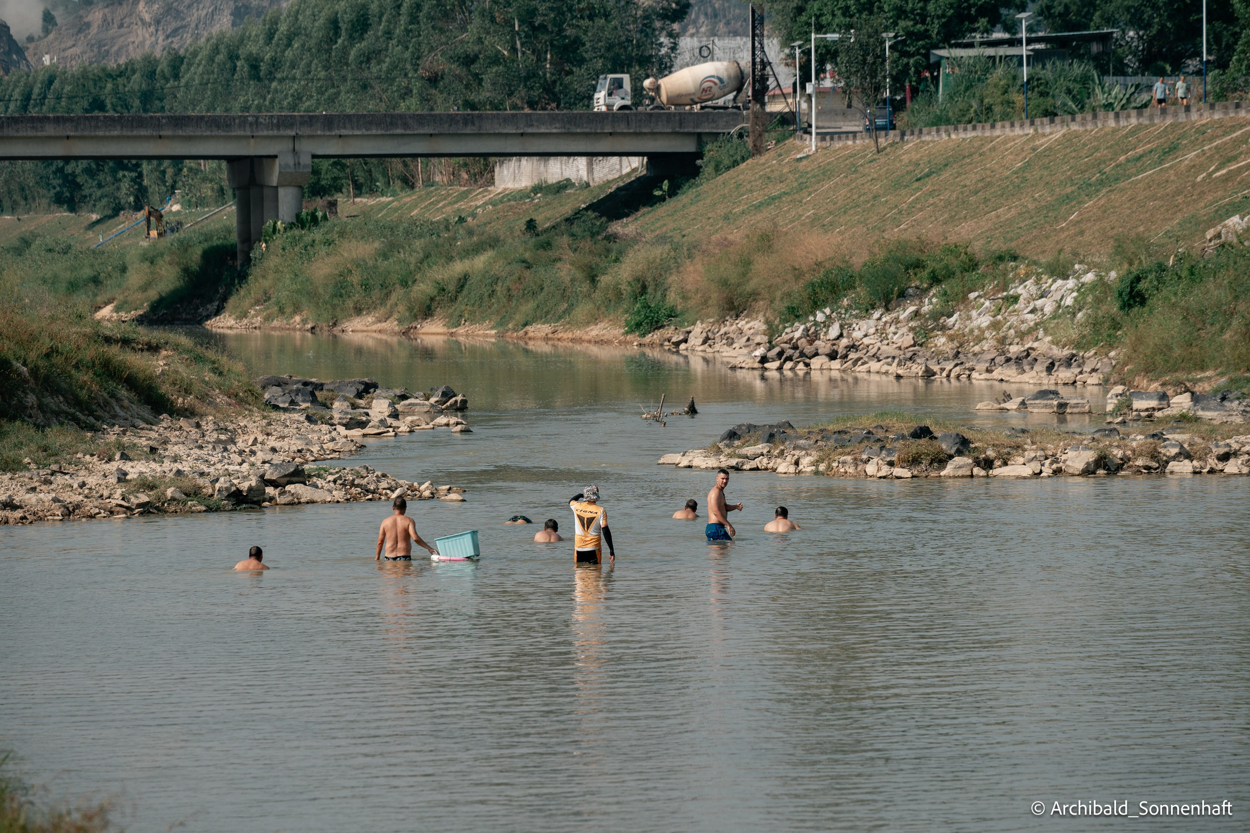 Weekend kayaking trip. Photographer in Guangzhou, China. Archibald Sonnenhaft