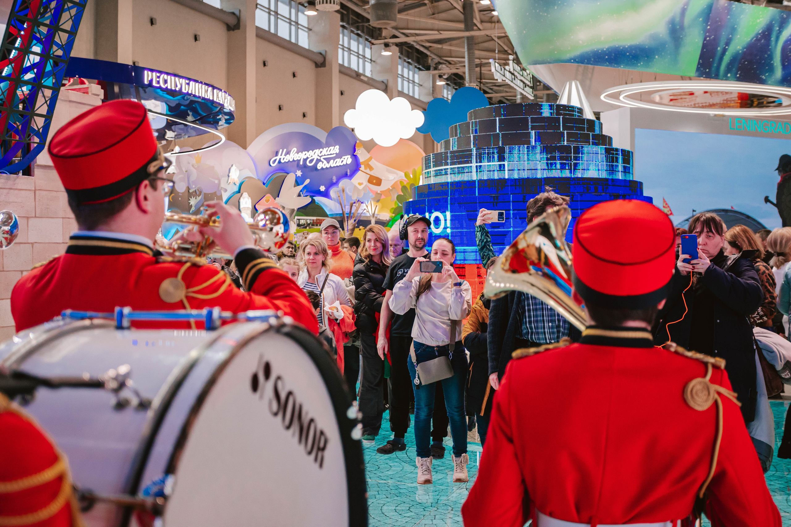 ПИТЕР БЫВАЕТ СОЛНЕЧНЫМ