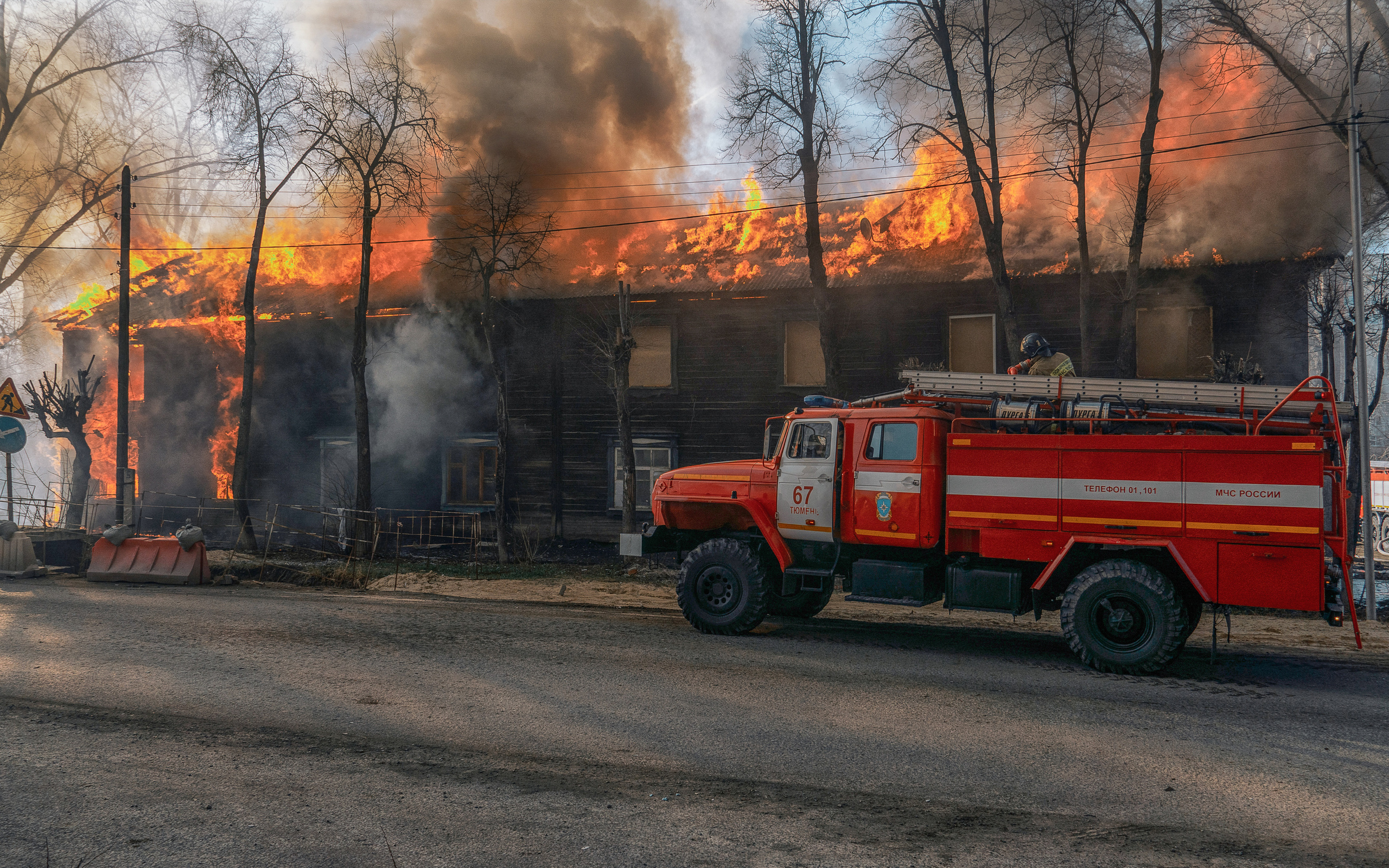 Пожар на улице Холодильной в Тюмени