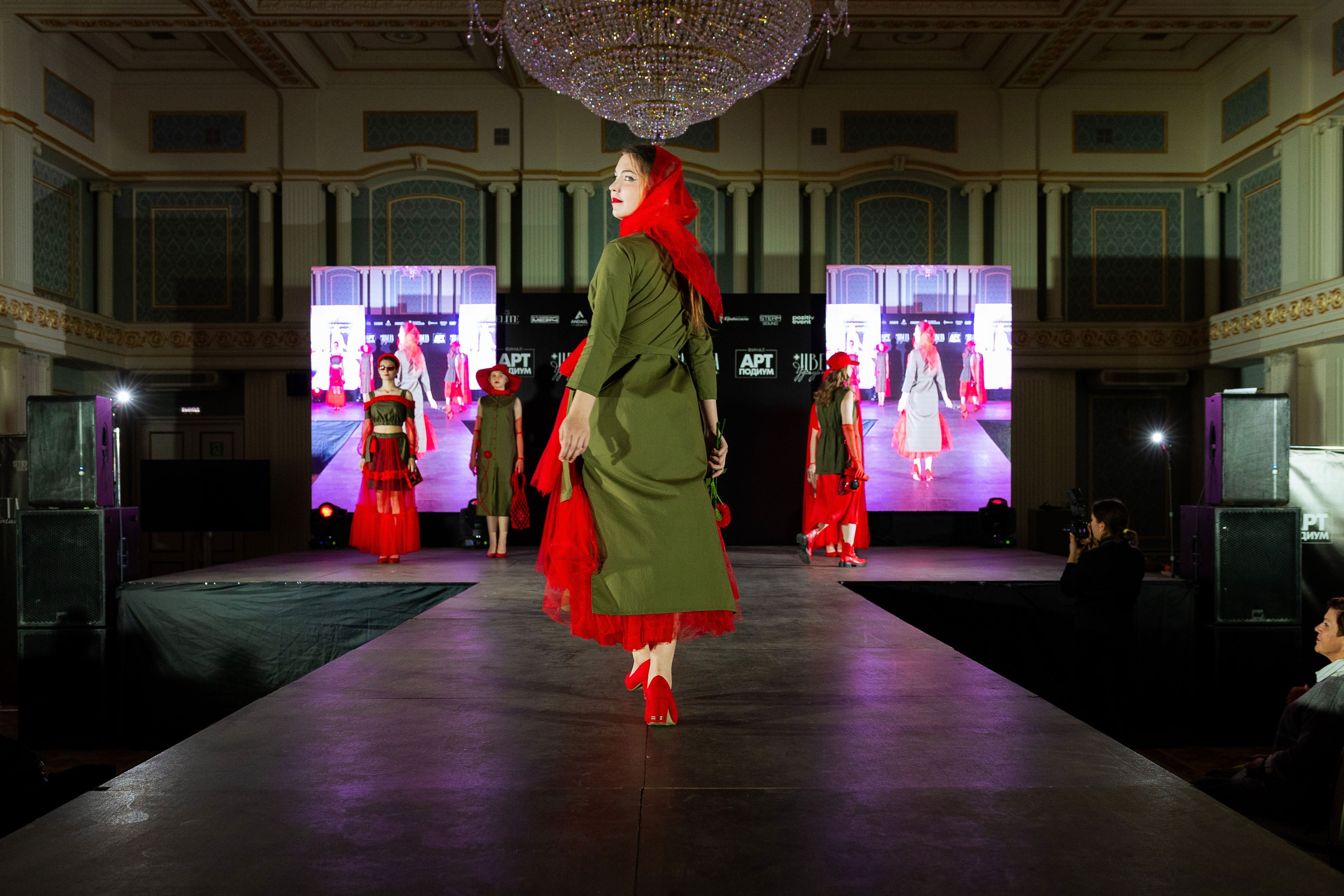 Арт-подиум «Цвета Удмуртии». Показ мод [25/10/24]. Фотограф Виноградов Константин