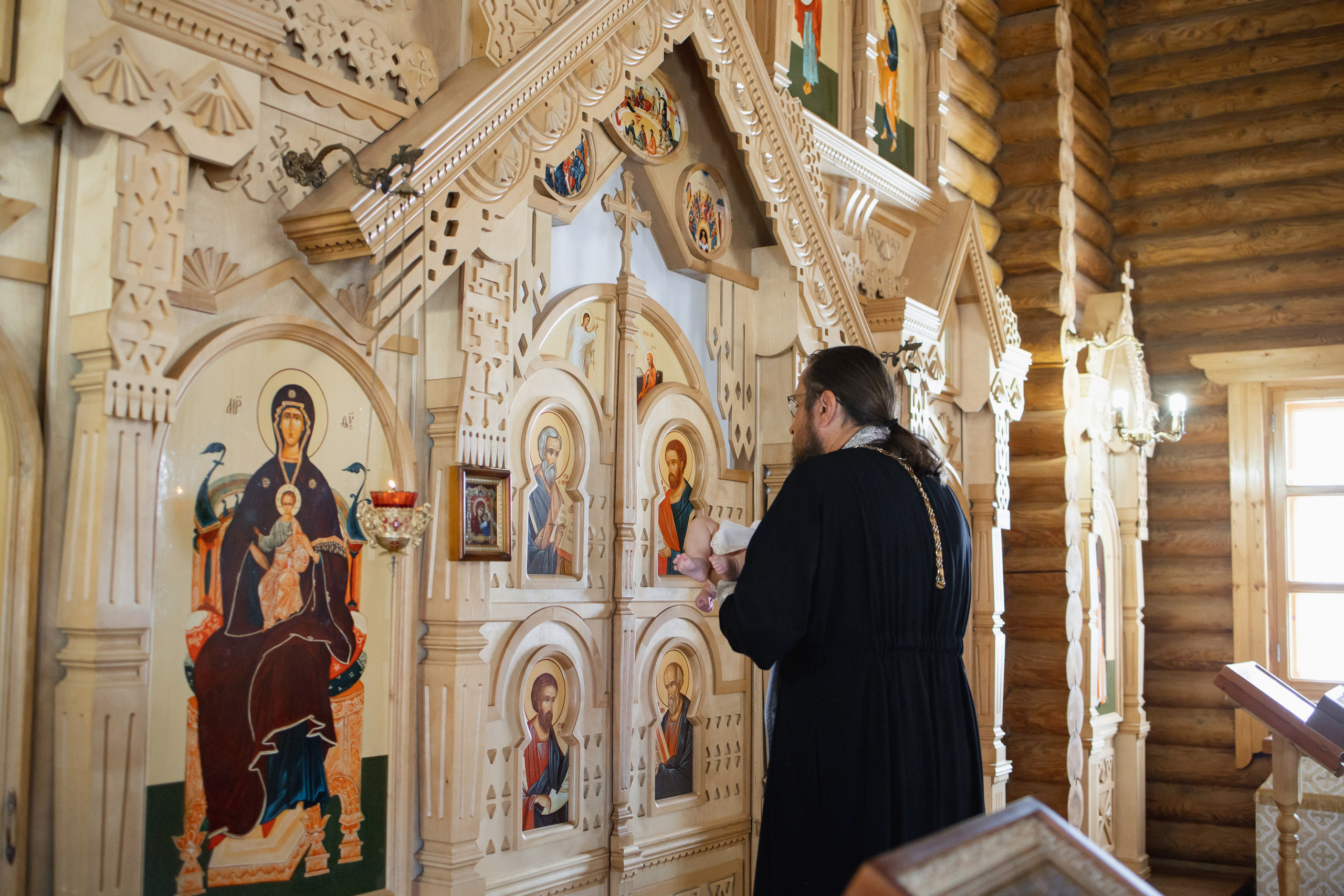 Крещение Алисы в Храме Всех святых, в земле Русской просиявших. Свадебный и семейный фотограф Ольга Разрядова