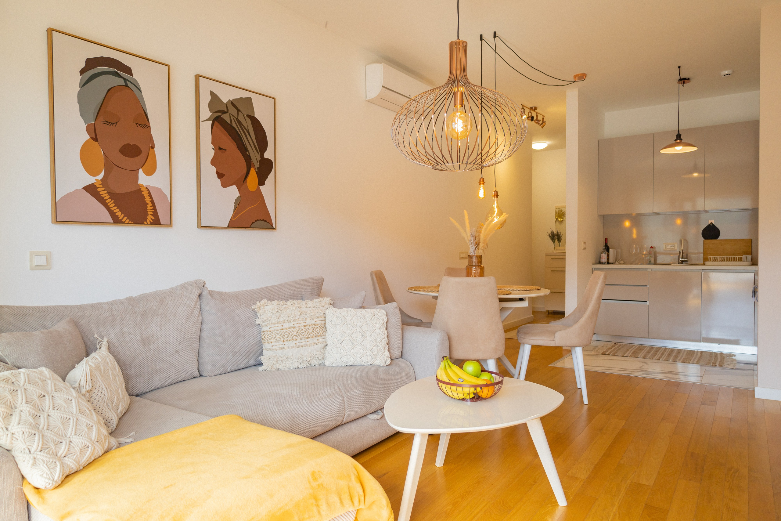 Private apartment for airbnb rent. Fotograf u Crnoj Gori-porodično fotografisanje sa djecom, lovestory, nekretnine