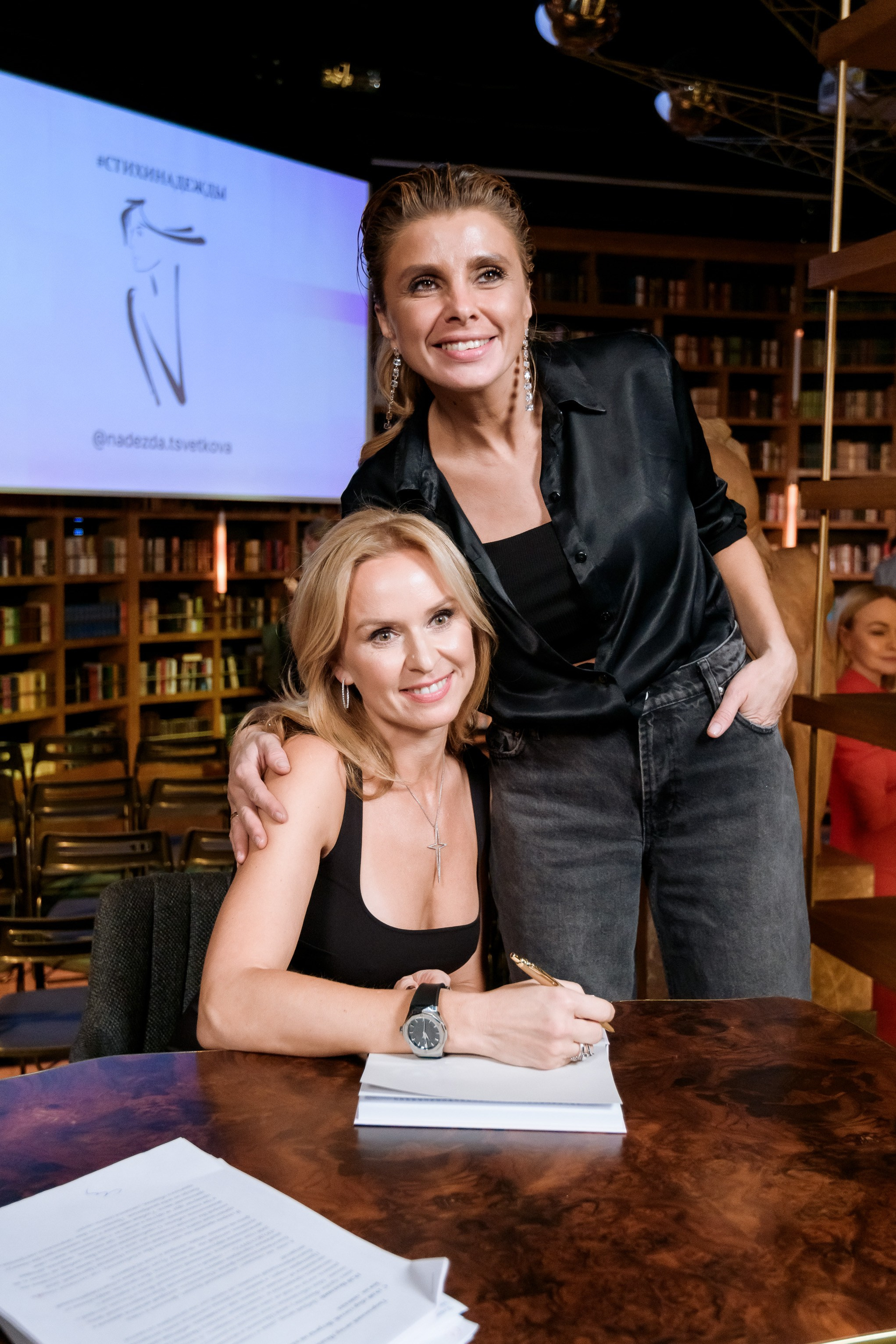 Презентация стихов Надежды. Репортажный фотограф Сергей Дроздов