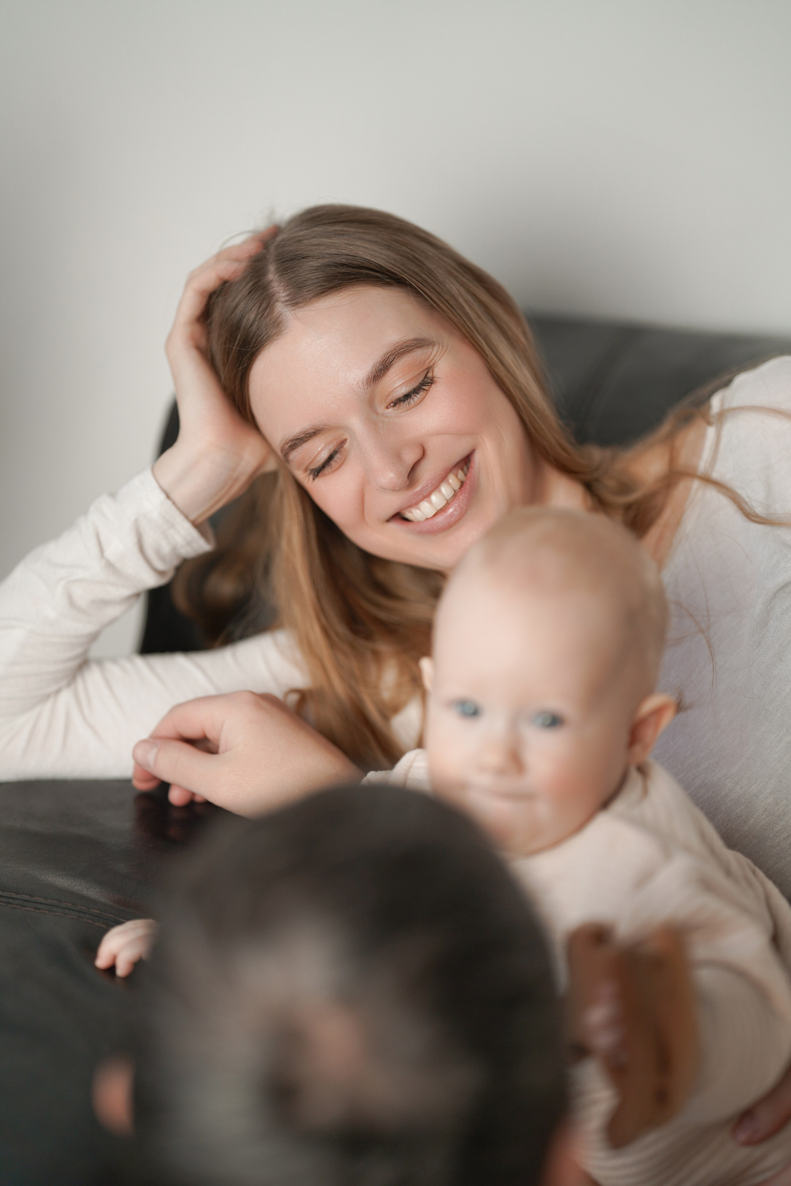 Семейная фотосессия в студии. Фотограф Надежда Жемкова. Фотосъёмка, ретушь, фотомонтаж для вас и вашего бизнеса