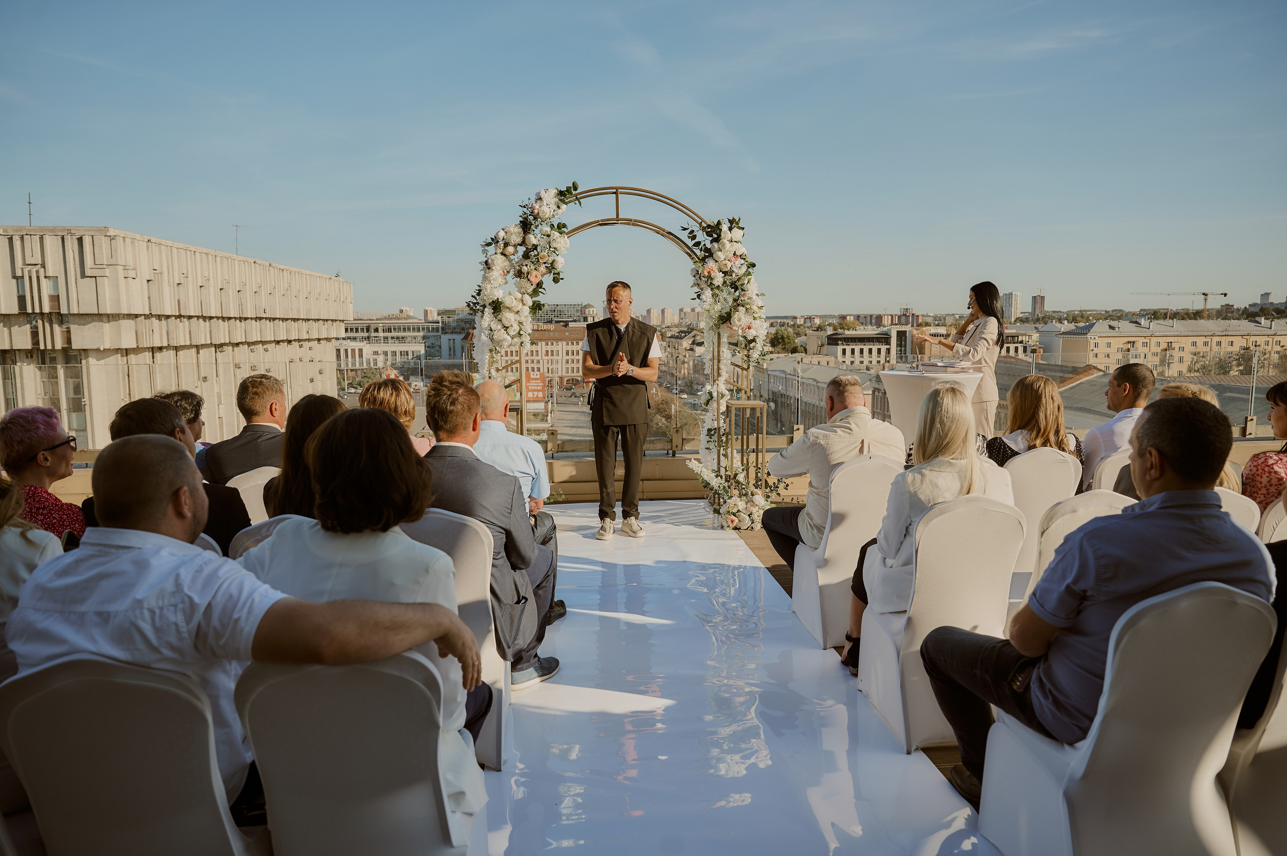 выездная регистрация в Туле на крыше отеля