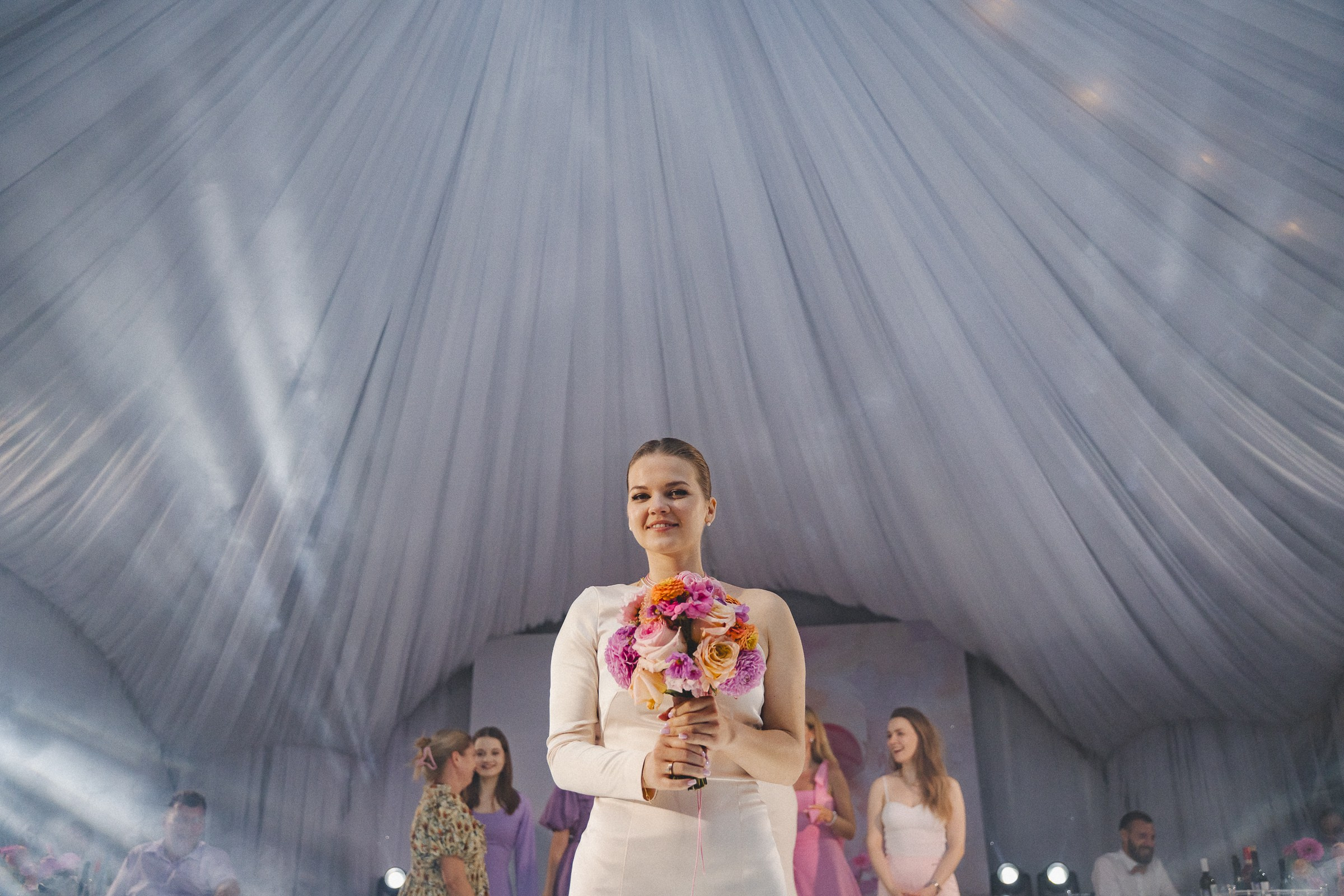 Запах цвета корал, фуксия, оранж. Свадебный фотограф Александр Осипов