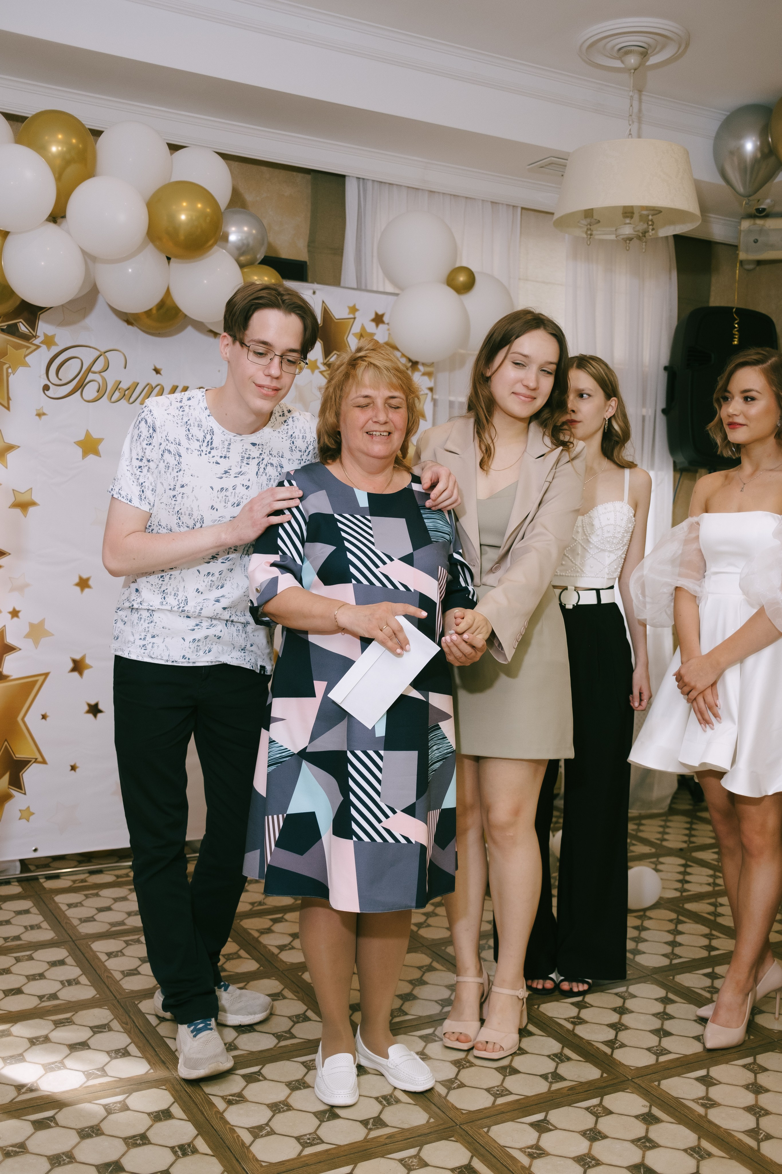 Выпускной школа 33. Свадебный и репортажной фотограф Денис Ожигин в Краснодаре и Краснодарском крае