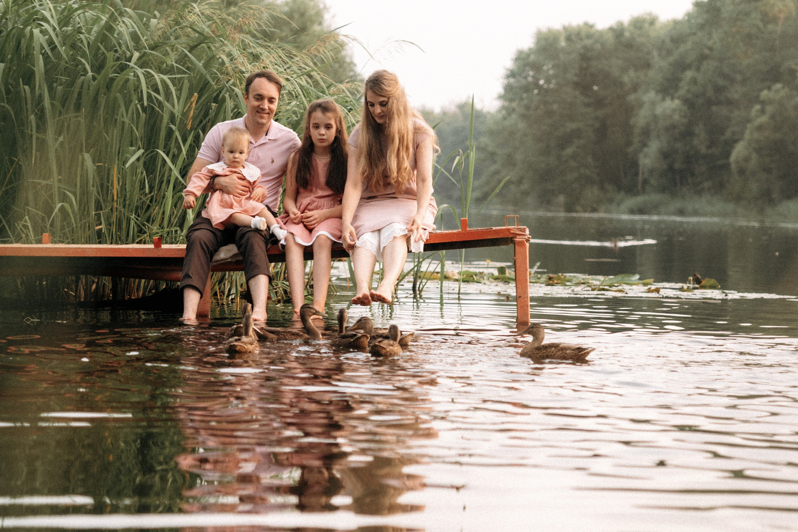 Семейная фотосессия на берегу реки для Миши, Тани, Сони и Таи. Свадебный фотограф в Тамбове Павел Четвертков