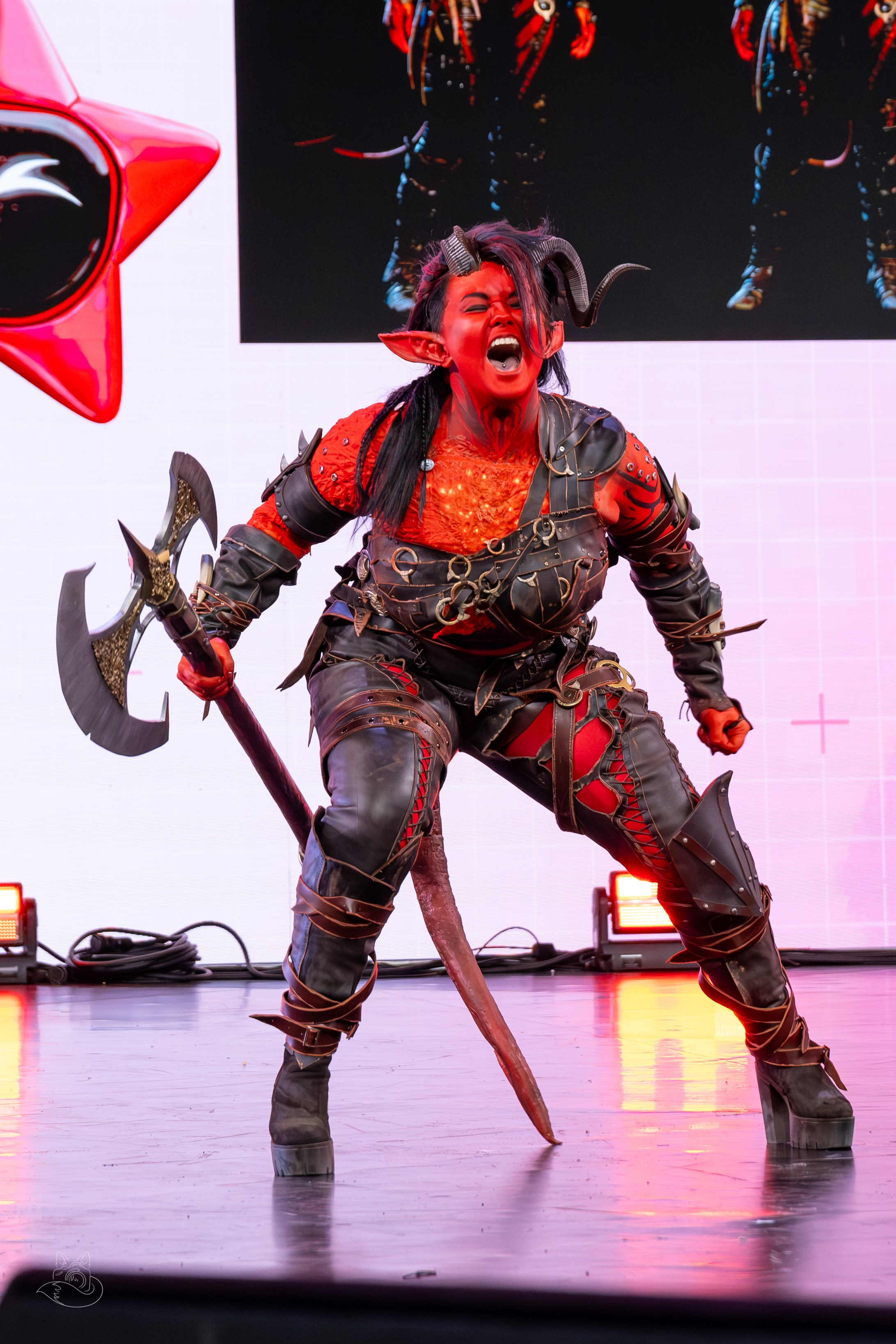 Сцена РЭД ЭКСПО 2024. Косплей фотограф