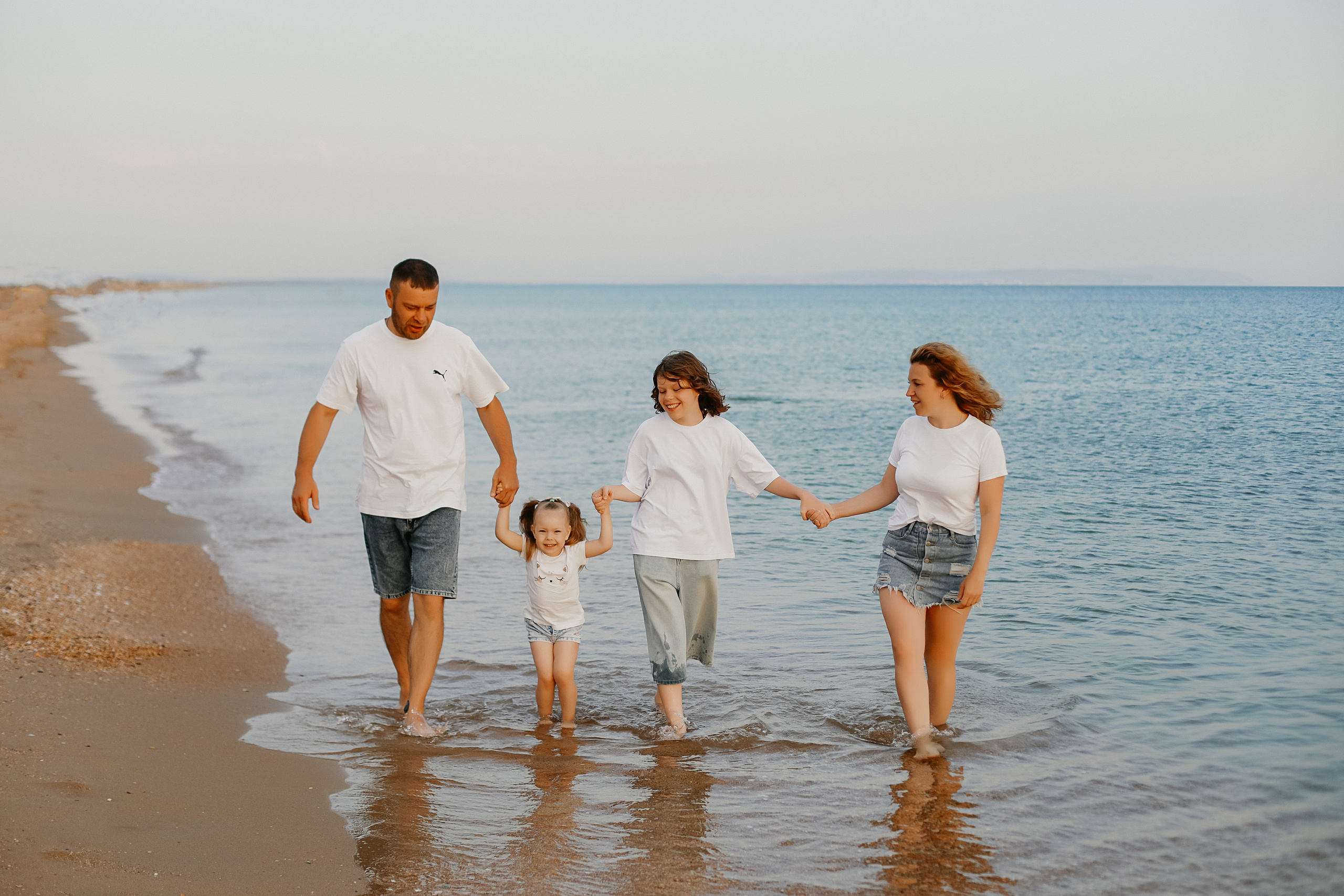 Выездная семейная фотосессия у моря. Https://malovafoto.ru