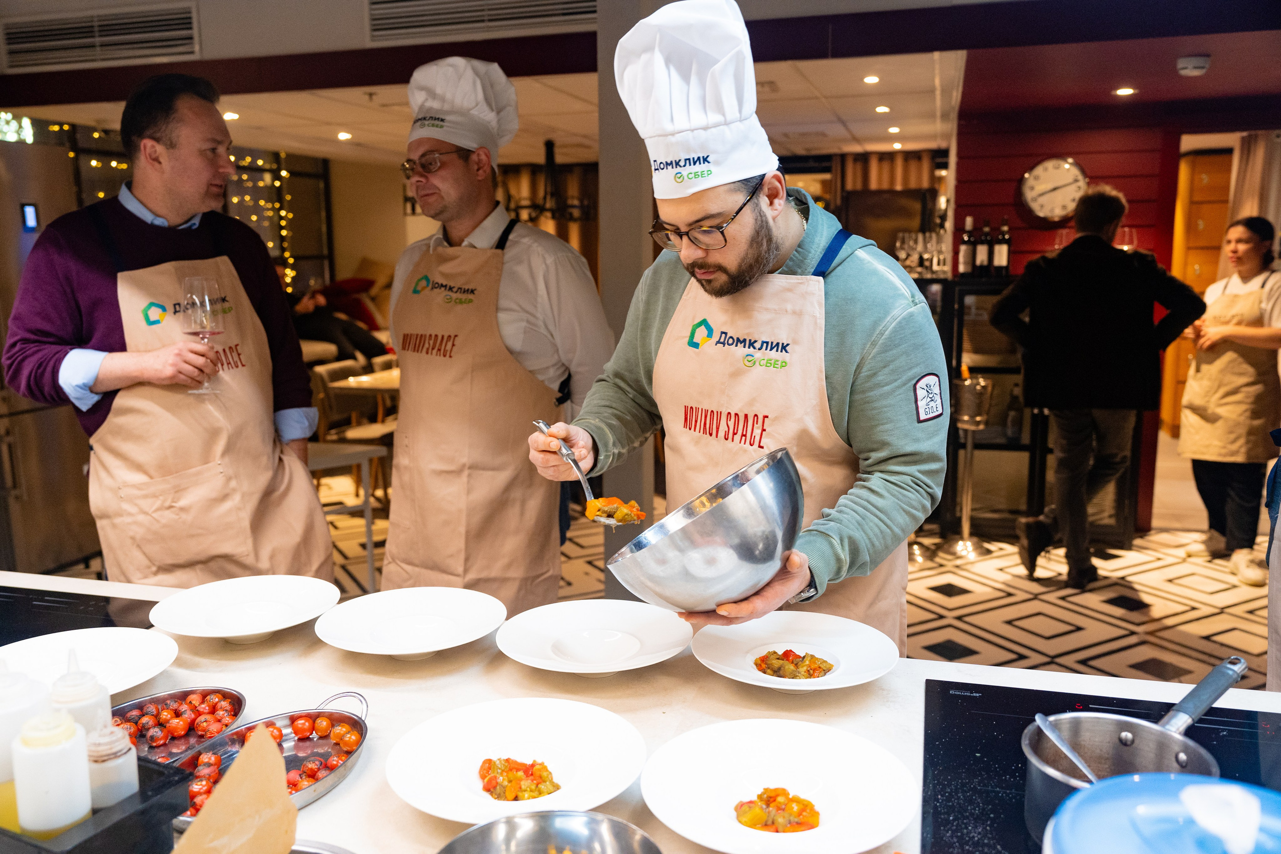NOVIKOV SCHOOL — Умами зал. Фотограф Никита Комаров