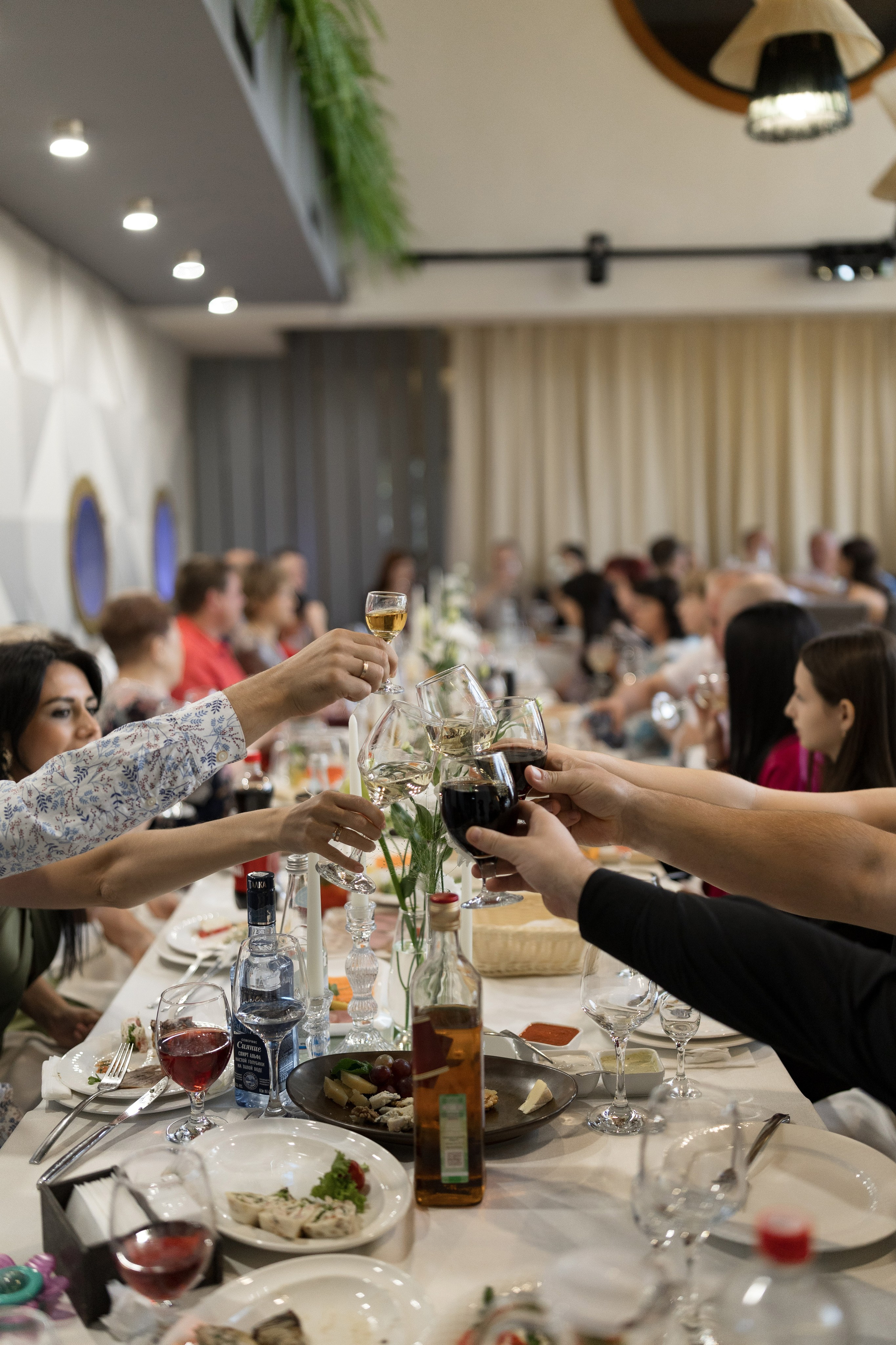 Свадебный ужин в Альбатросе. Анастасия Безуглова- свадебный фотограф в Таганроге