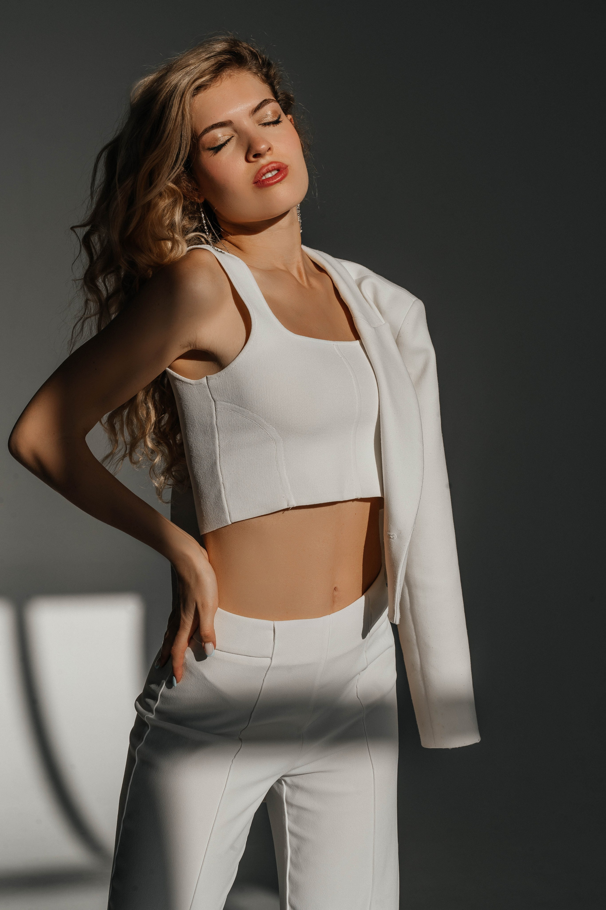 Съемки в интерьере студий. Виктория Алпеева — фотограф по любви