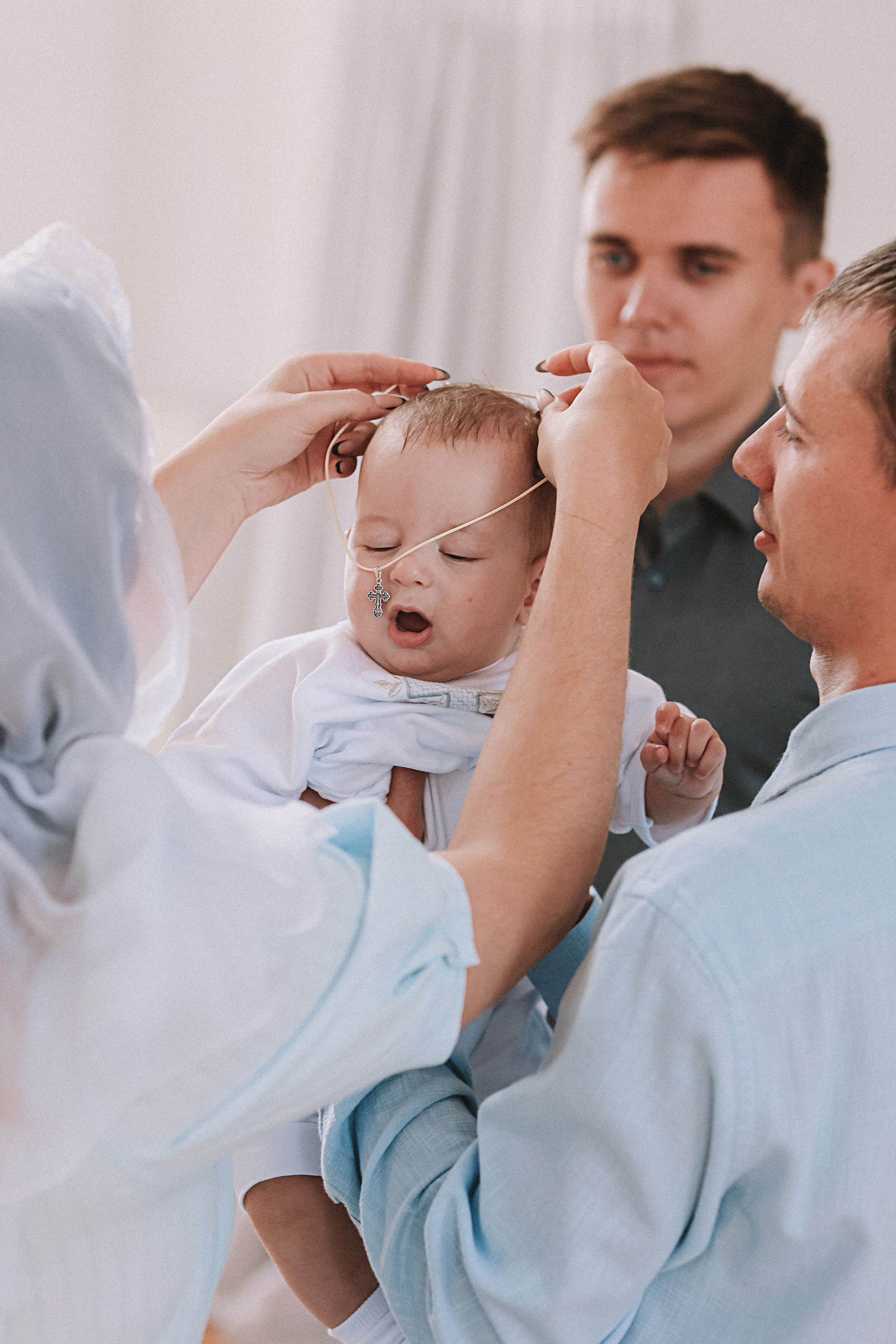 Крещение церковь около моста влюбленных. Семейный фотограф Тюмень, фотограф на роды Салмина Мария
