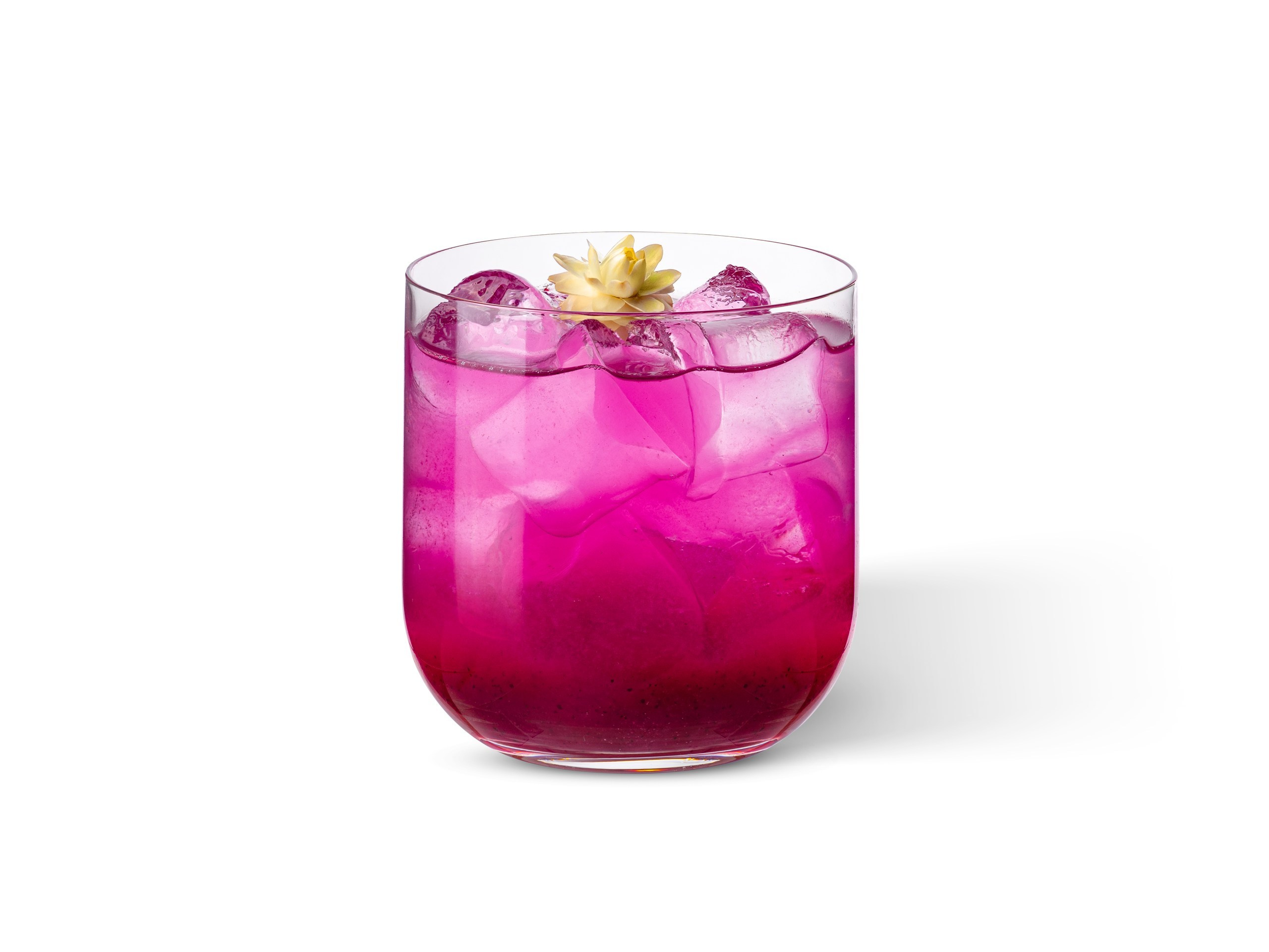 ЛИМОНАД ЯГОДНЫЙ (ПИТАХАЙЯ) 400₽. Освежающий напиток на основе домашнего соуса из пюре Питахайи, малины, юдзу и пудры питахая. Украшается цветком. Напиток готовится в 2-х объемах - 300 и 450мл.