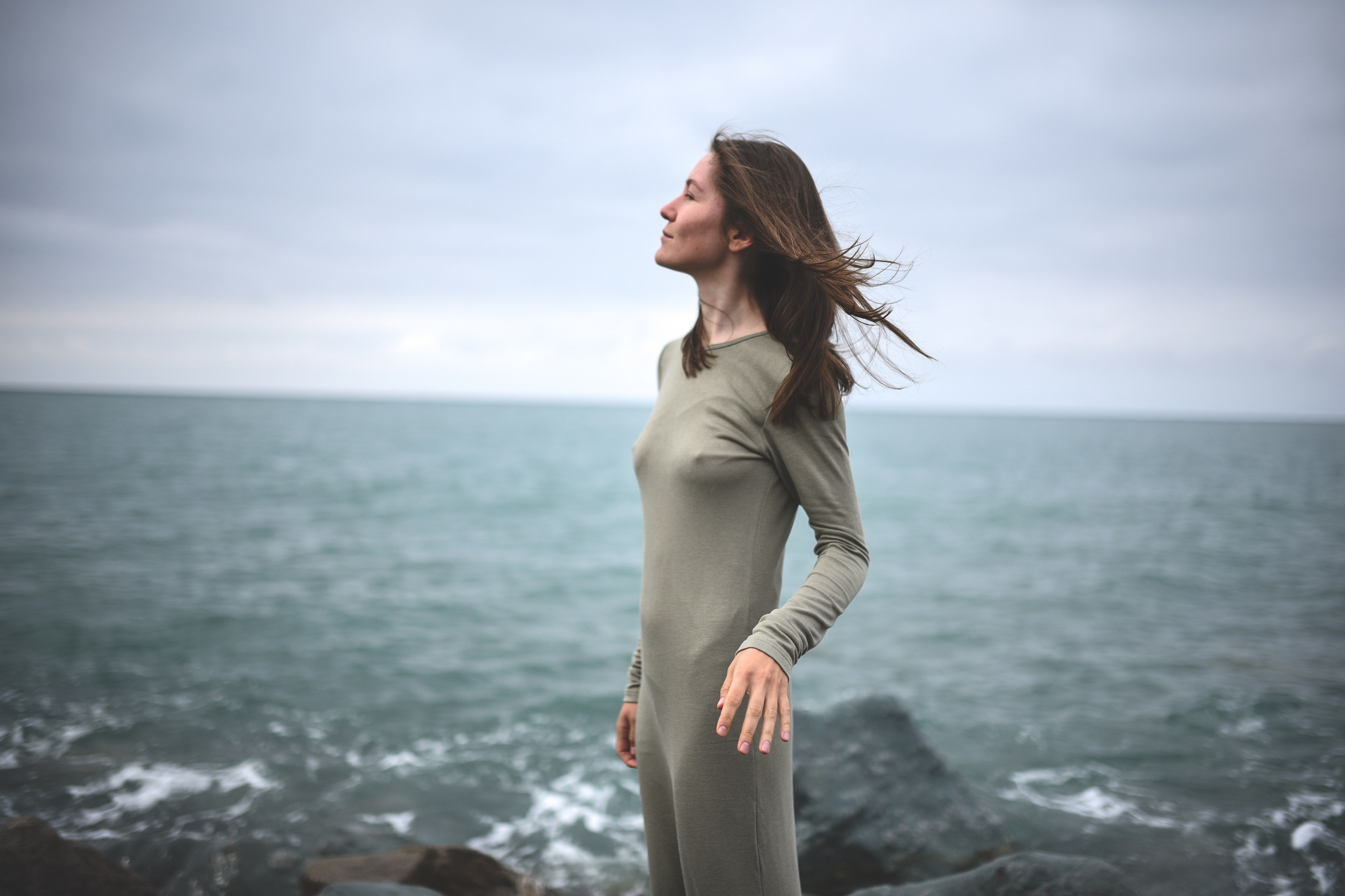Alina and the Sea. Anastasia Serdyuk, travel photographer, travel photo, portraits, stories, fineart prints