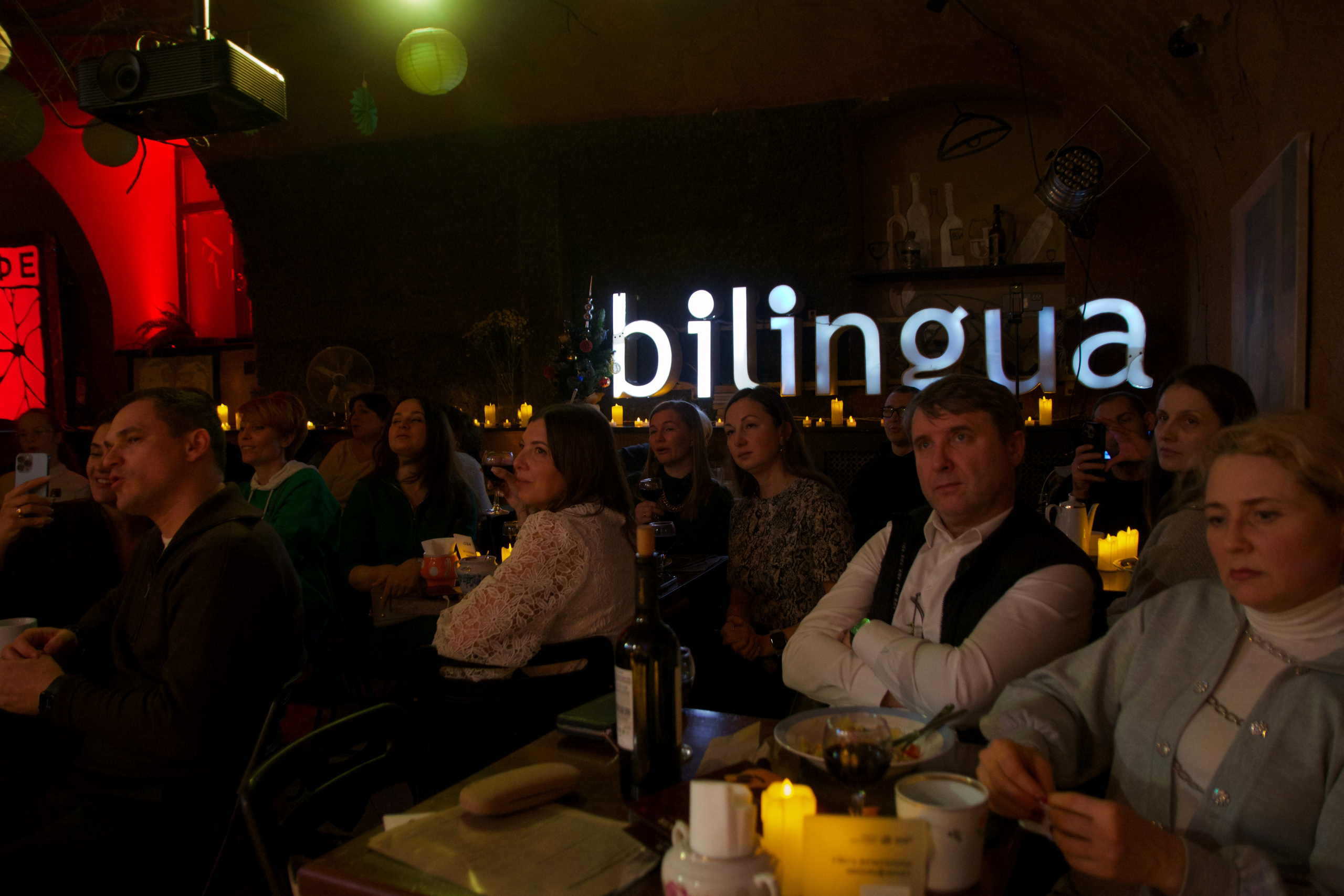 Песни о любви при свечах. F/8 and be there — оказаться в нужном месте и поймать момент