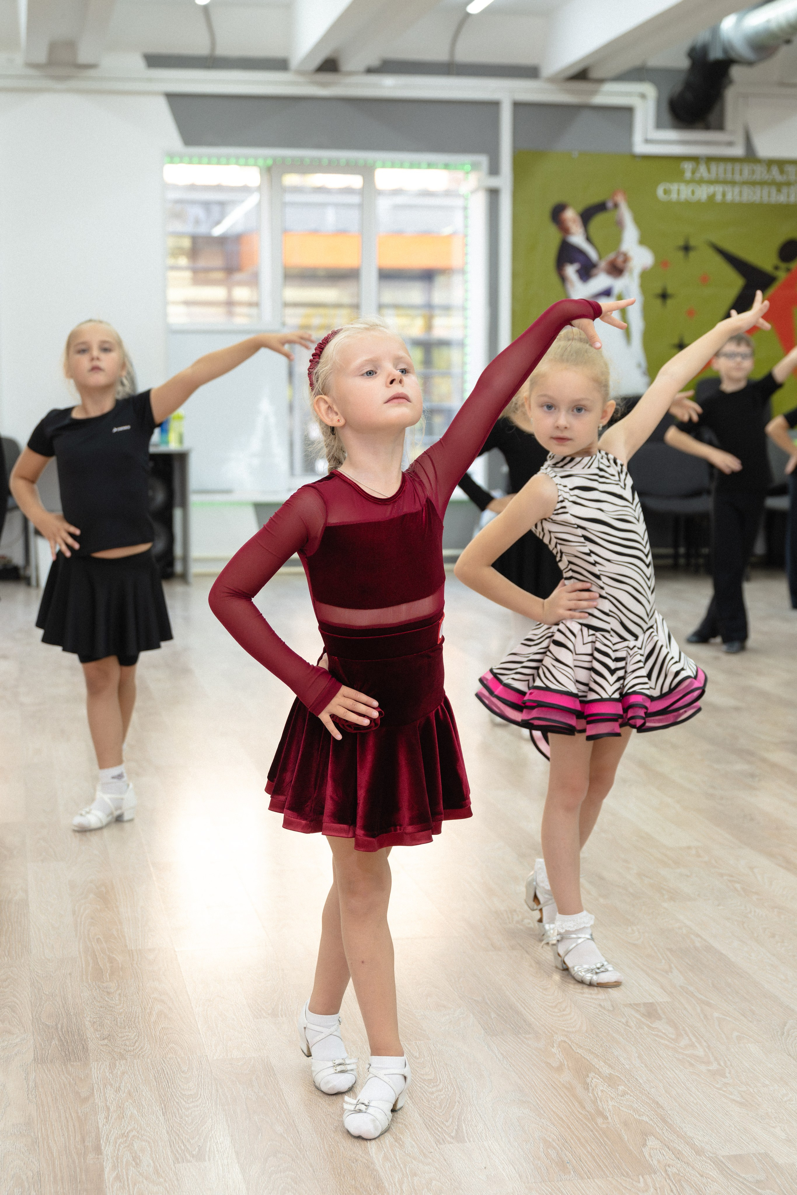 Группа 7-11 лет первый и второй год обучения. КонТакт — спортивные бальные танцы в Москве