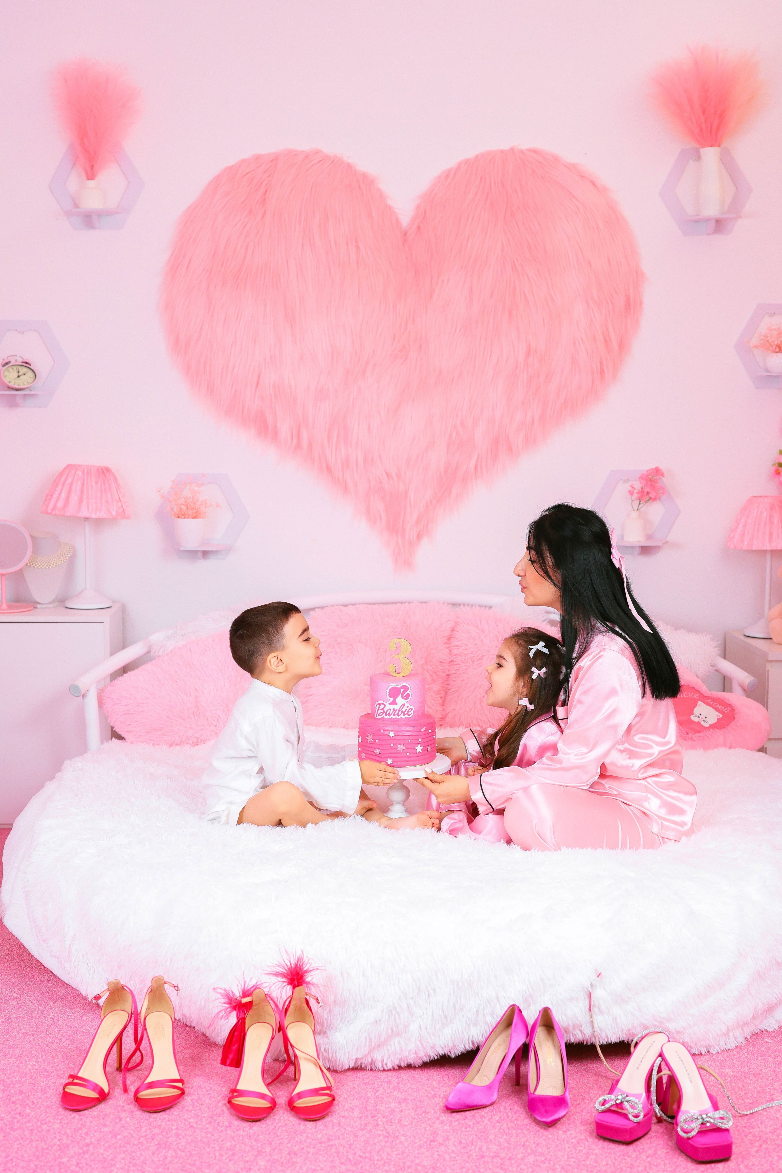 РОЗОВАЯ КОМНАТА