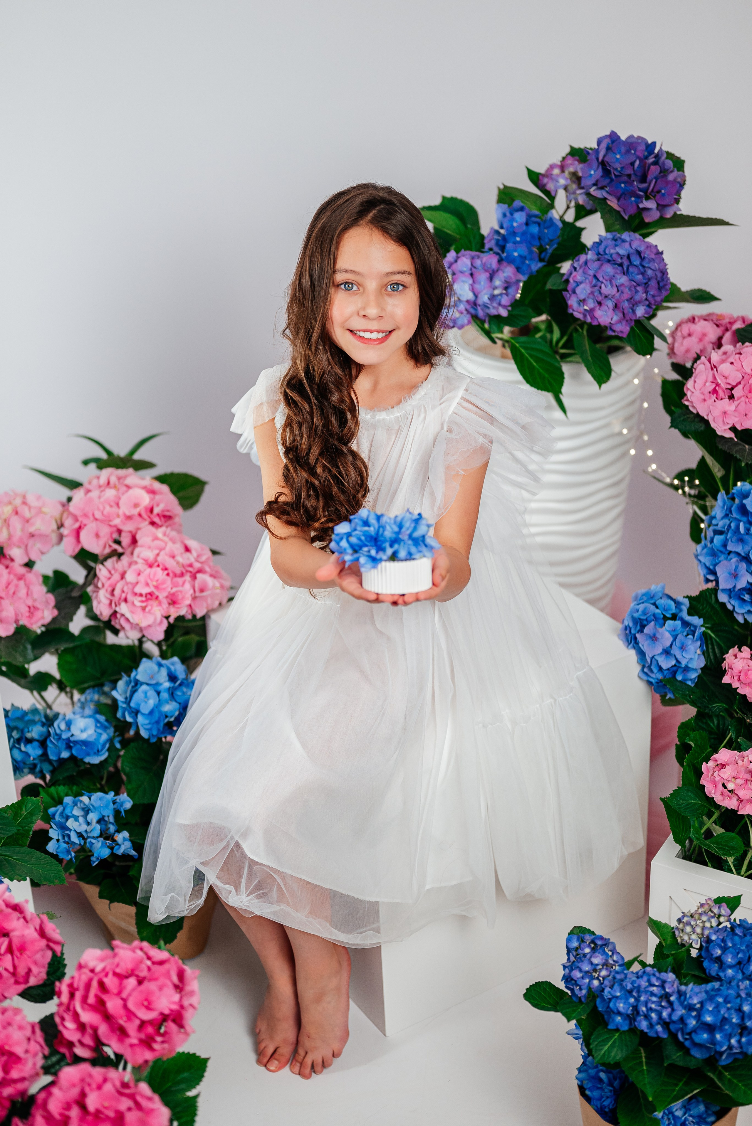 Вероника и гортензии. Семейный фотограф в Краснодаре