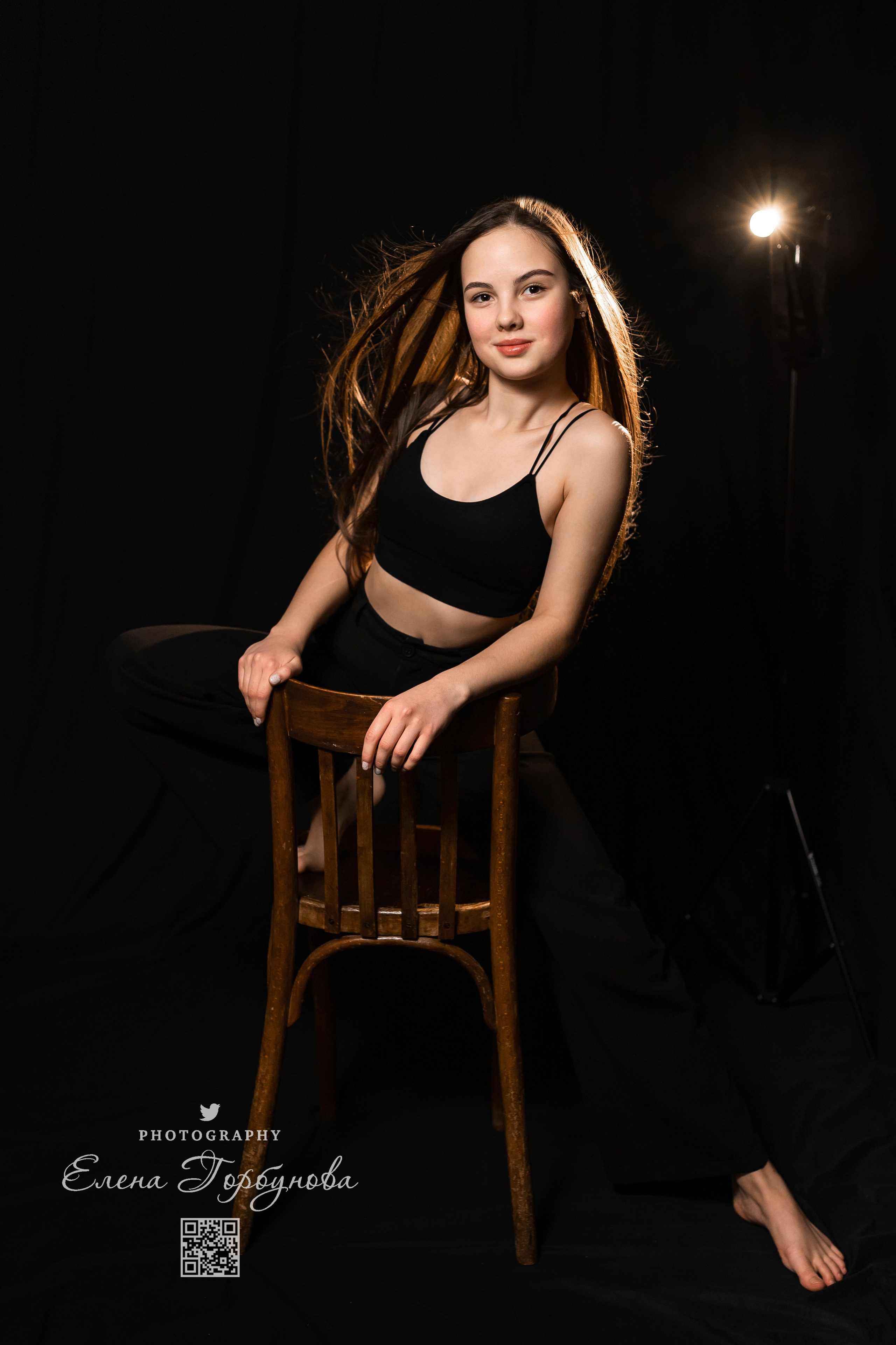 Моя студия. Полина и стул. Январь 2024. Фотограф Пермь. Свадьбы. Семья и дети, школа, д. сад. Фотокниги