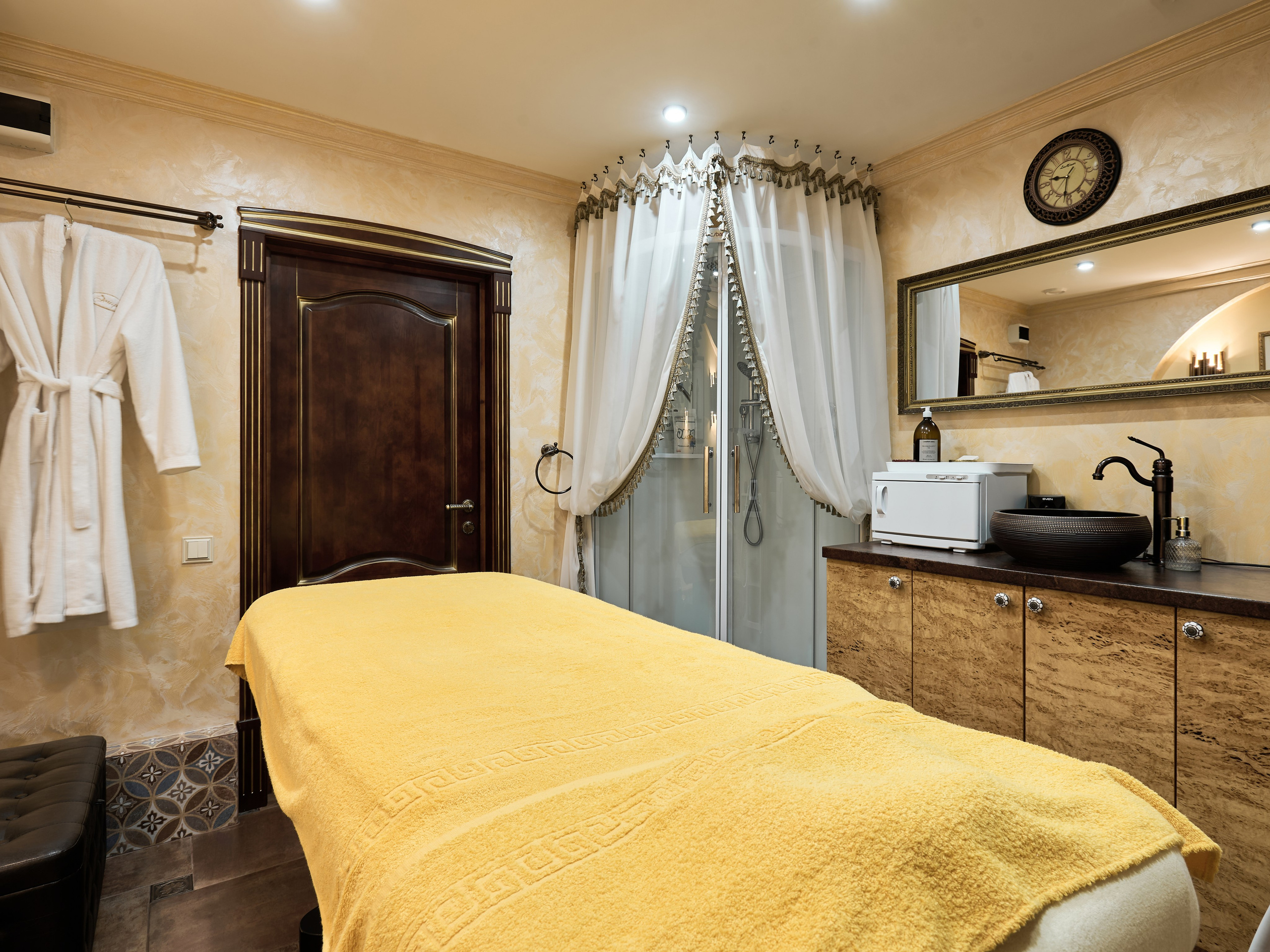 Салон красоты (Эмира). Автомобильный и интерьерный фотограф в Минске Александр Тагаев