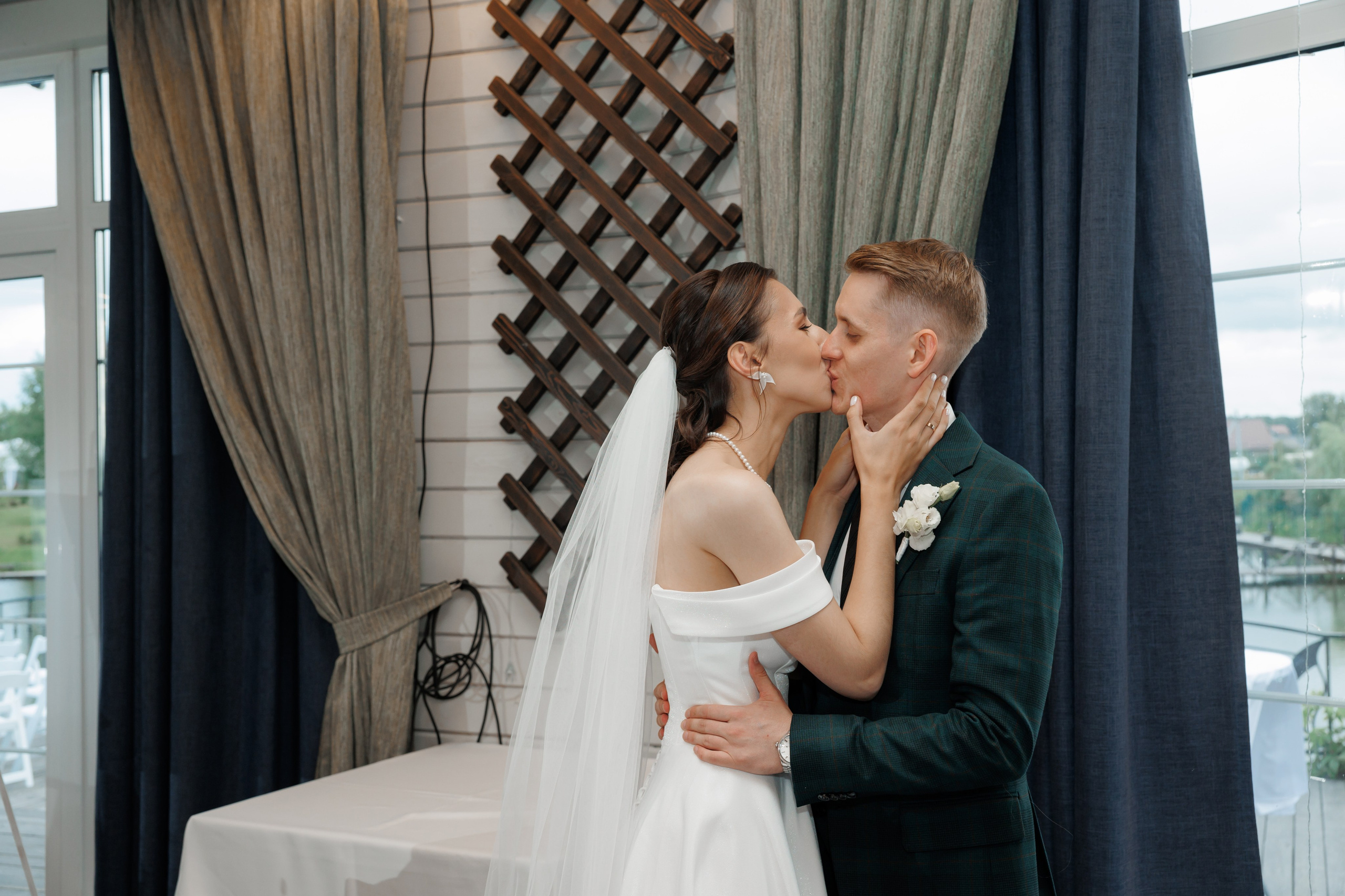 Регистрация в отеле Fish Point, ЗАГС Бутово, прогулка в Остафьево. Свадебный и репортажный фотограф (Москва, Королев и другие)