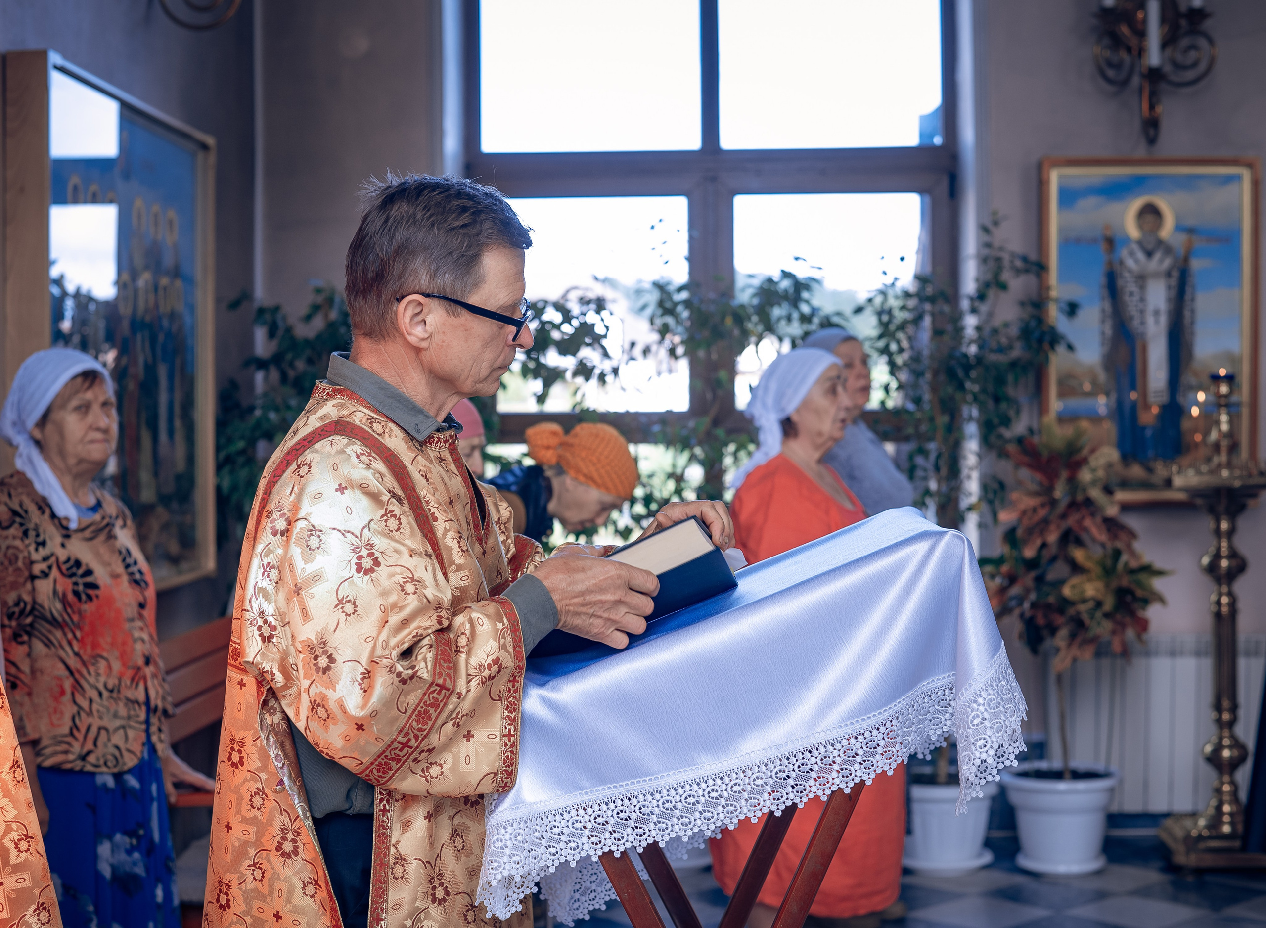 Воскресная служба в Рождественско-Николаевском храме. Фотографы крещения/венчания  Красноярск Татьяна и Вячеслав Переваловы